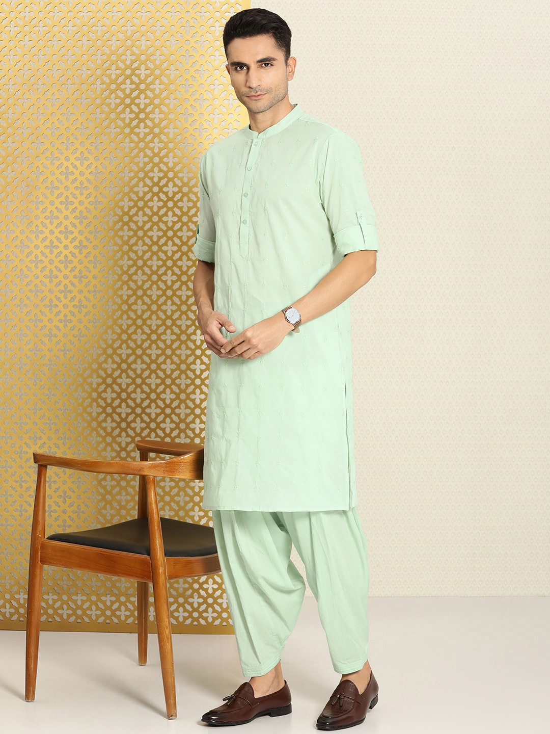 

House of Pataudi Men Jashn Embroidered Regular Thread Work Pure Cotton Kurta with Patiala, Green
