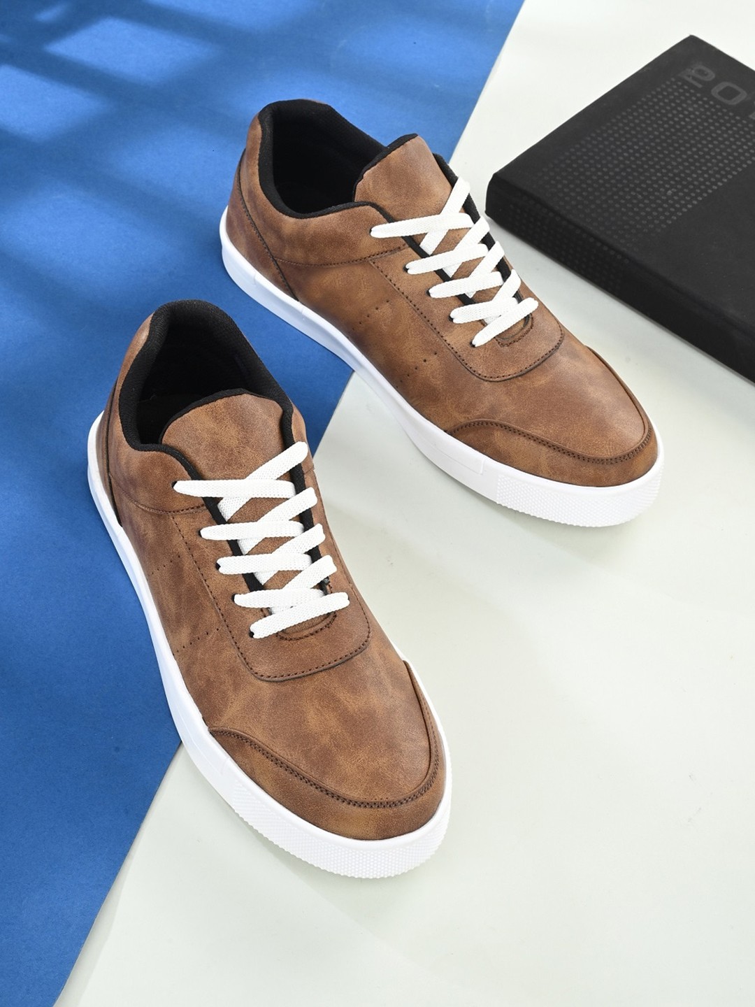 

Roadster The Lifestyle Co. Men Lightweight Lace-Ups Sneakers, Brown