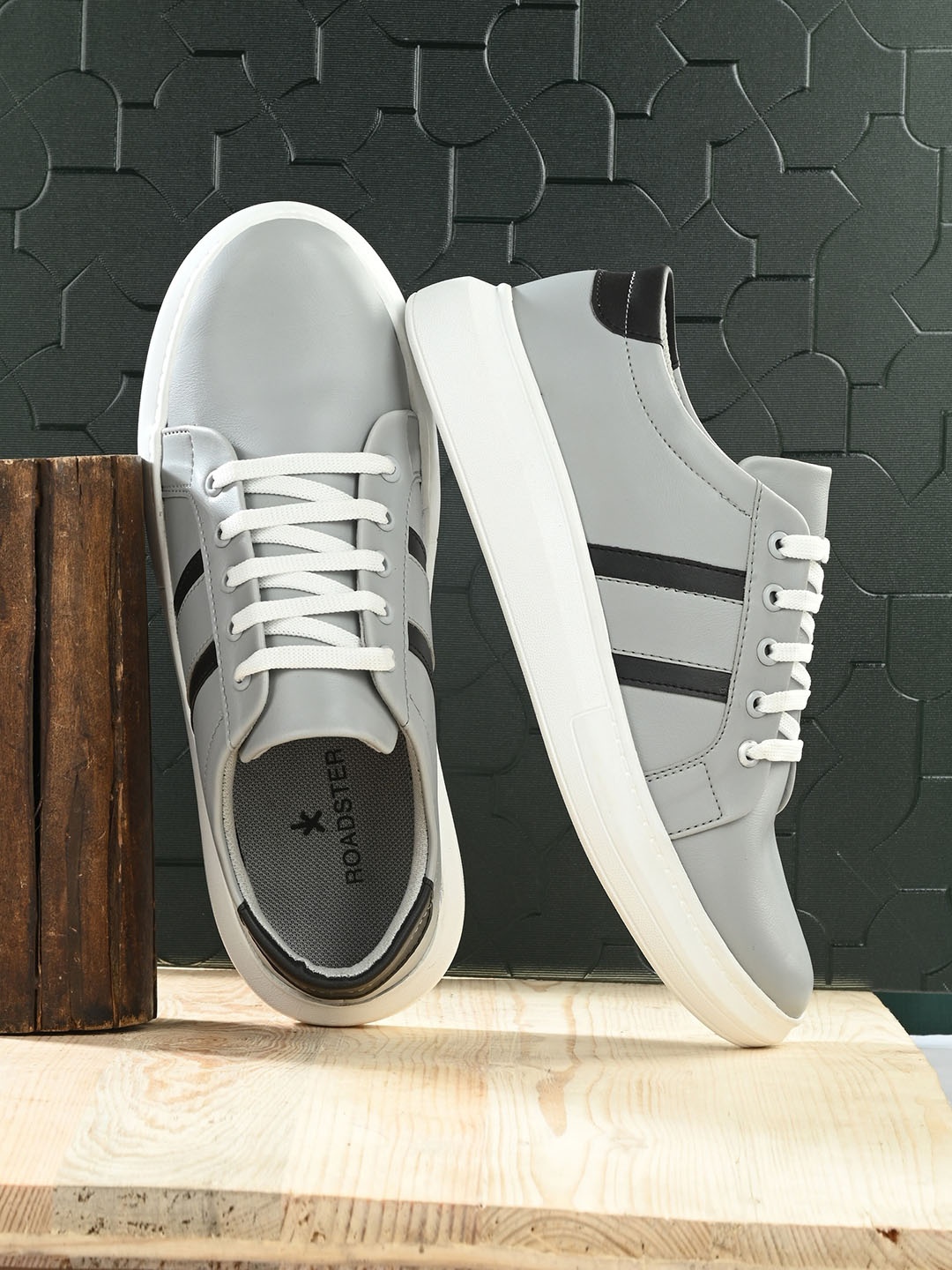 

The Roadster Lifestyle Co. Men Striped Lightweight Sneakers, Grey