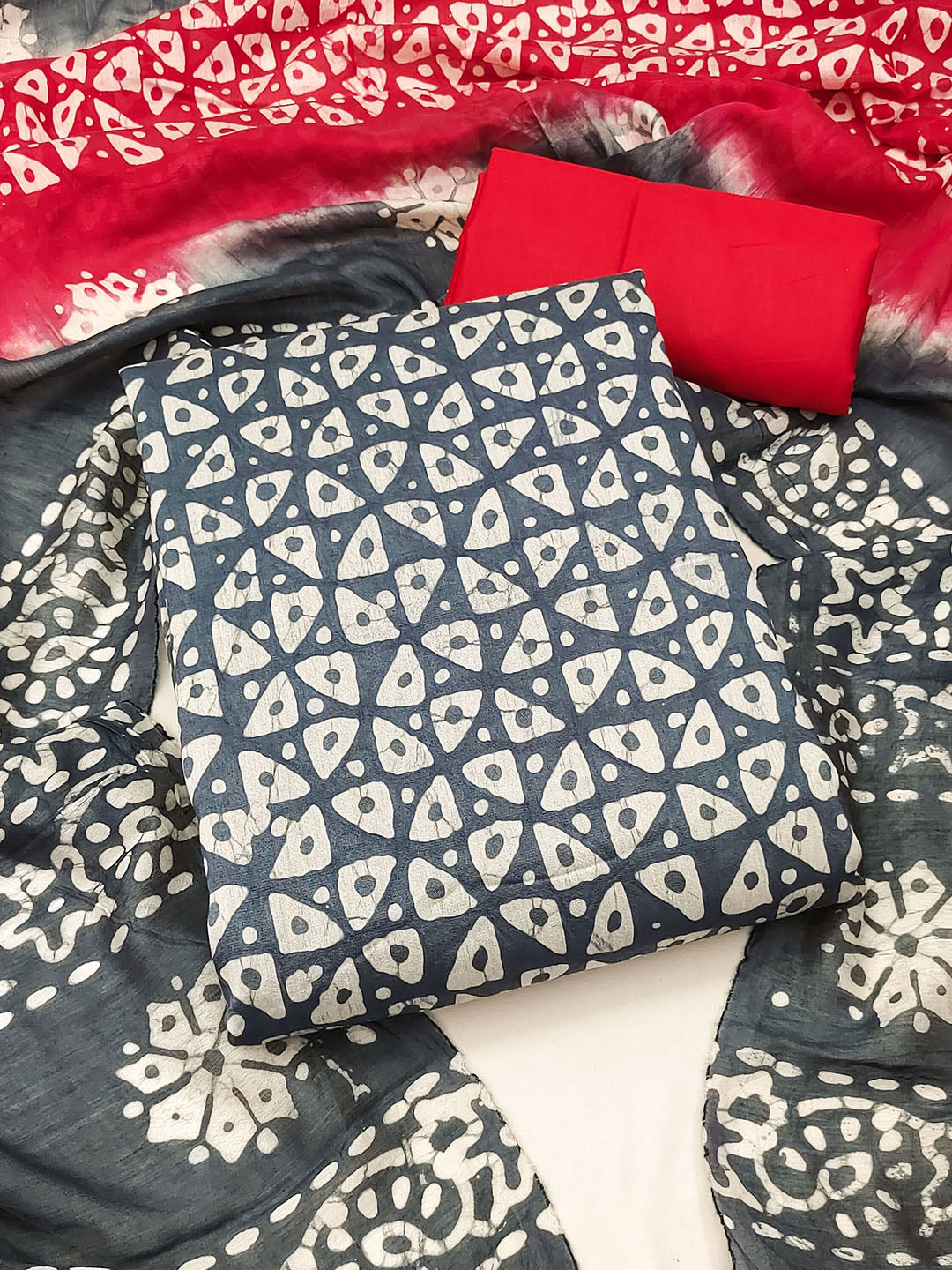 

KALINI Printed Pure Cotton Unstitched Dress Material, Grey