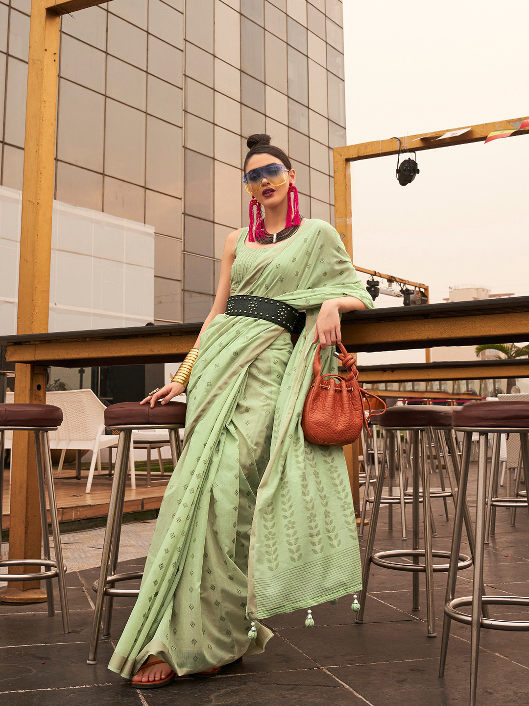 

Mitera Woven Design Zari Pure Silk Saree, Green