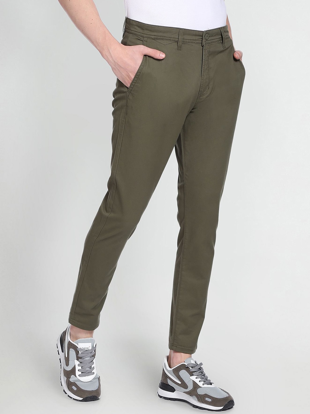 

Flying Machine Regular Fit Solid Casual Trousers, Green