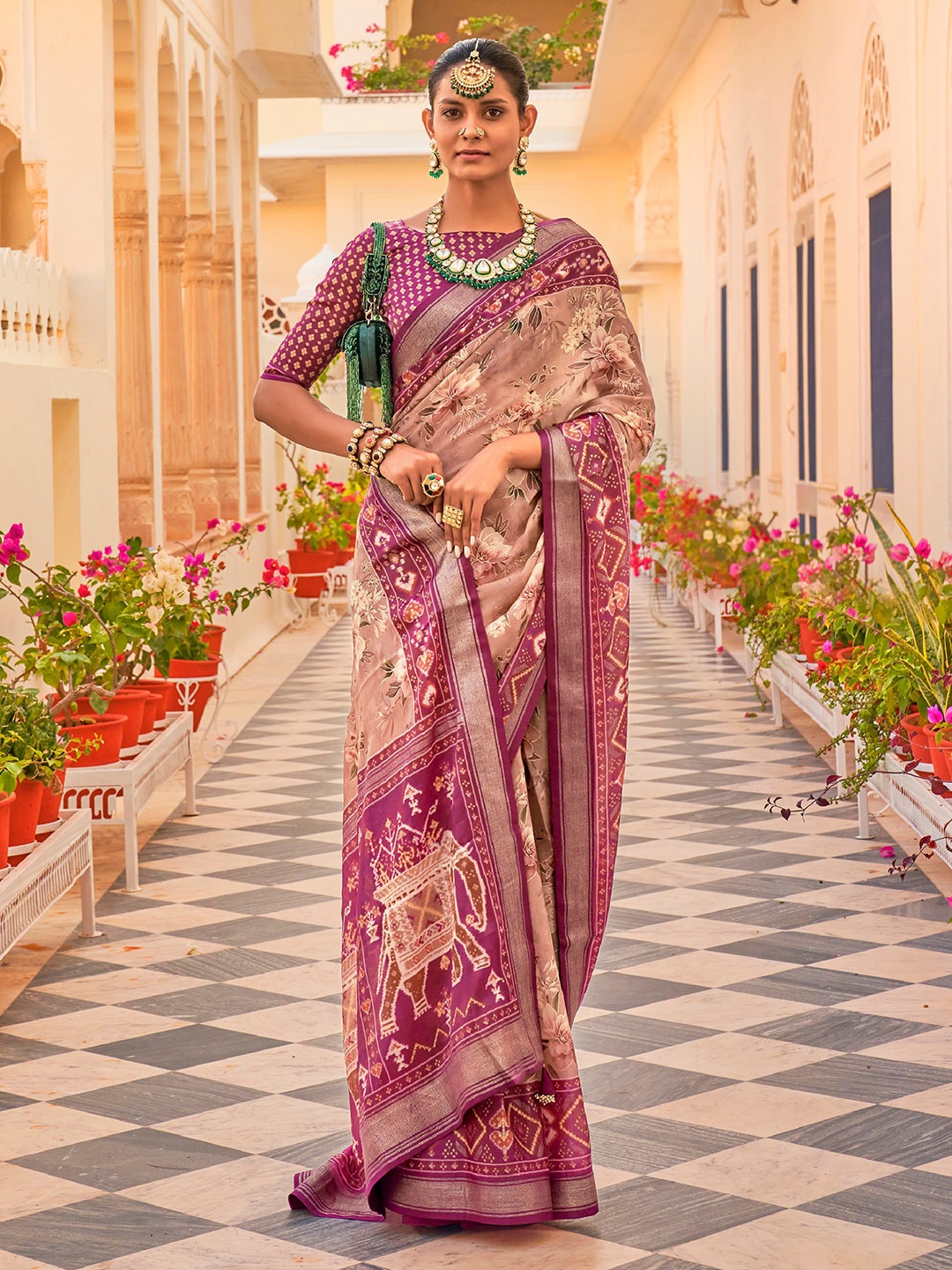 

Anouk Floral Printed Silk Blend Patola Saree, Mauve