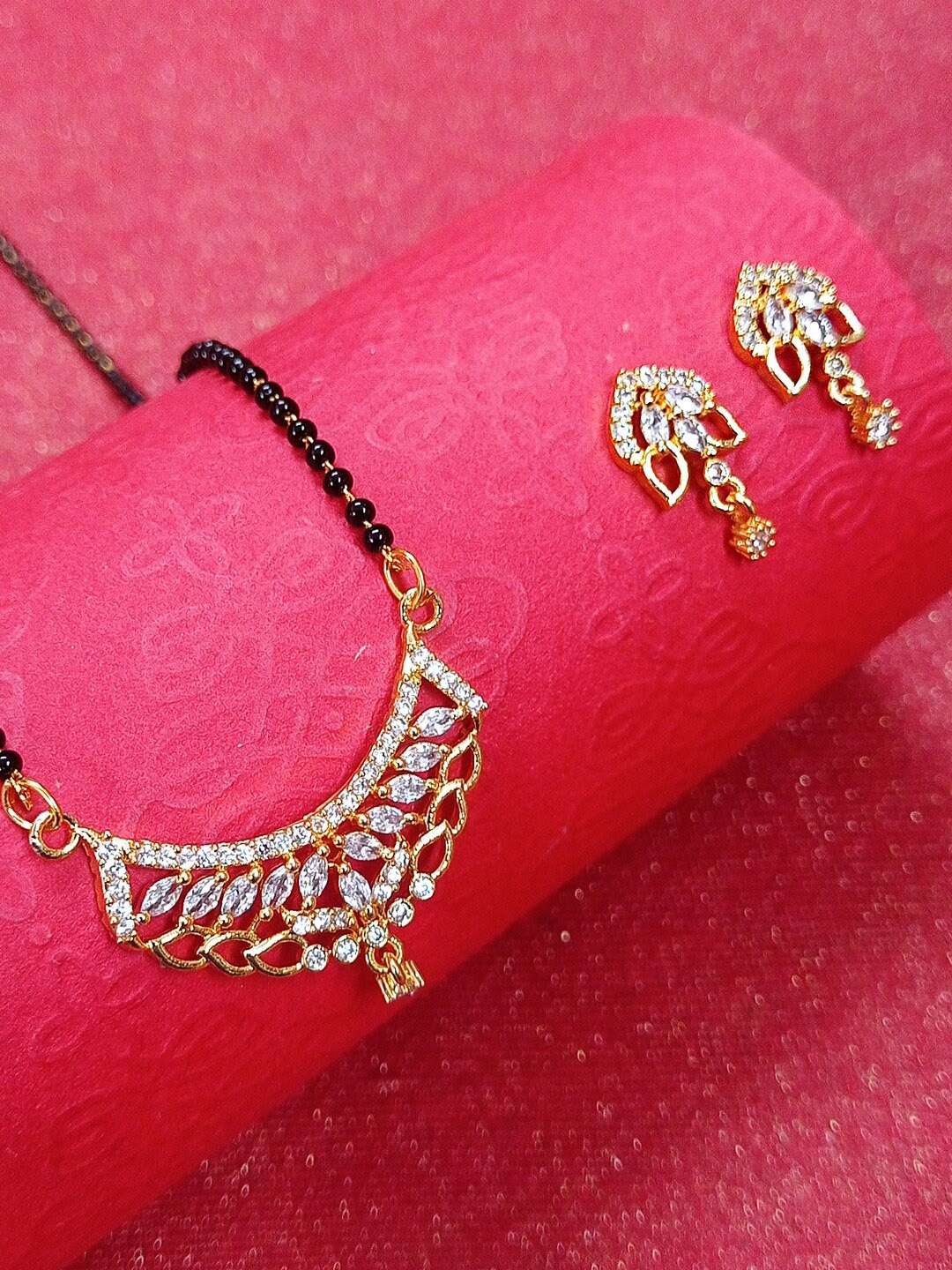 

OOMPH Gold-Plated American Diamond Studded & Beaded Jewellery Set