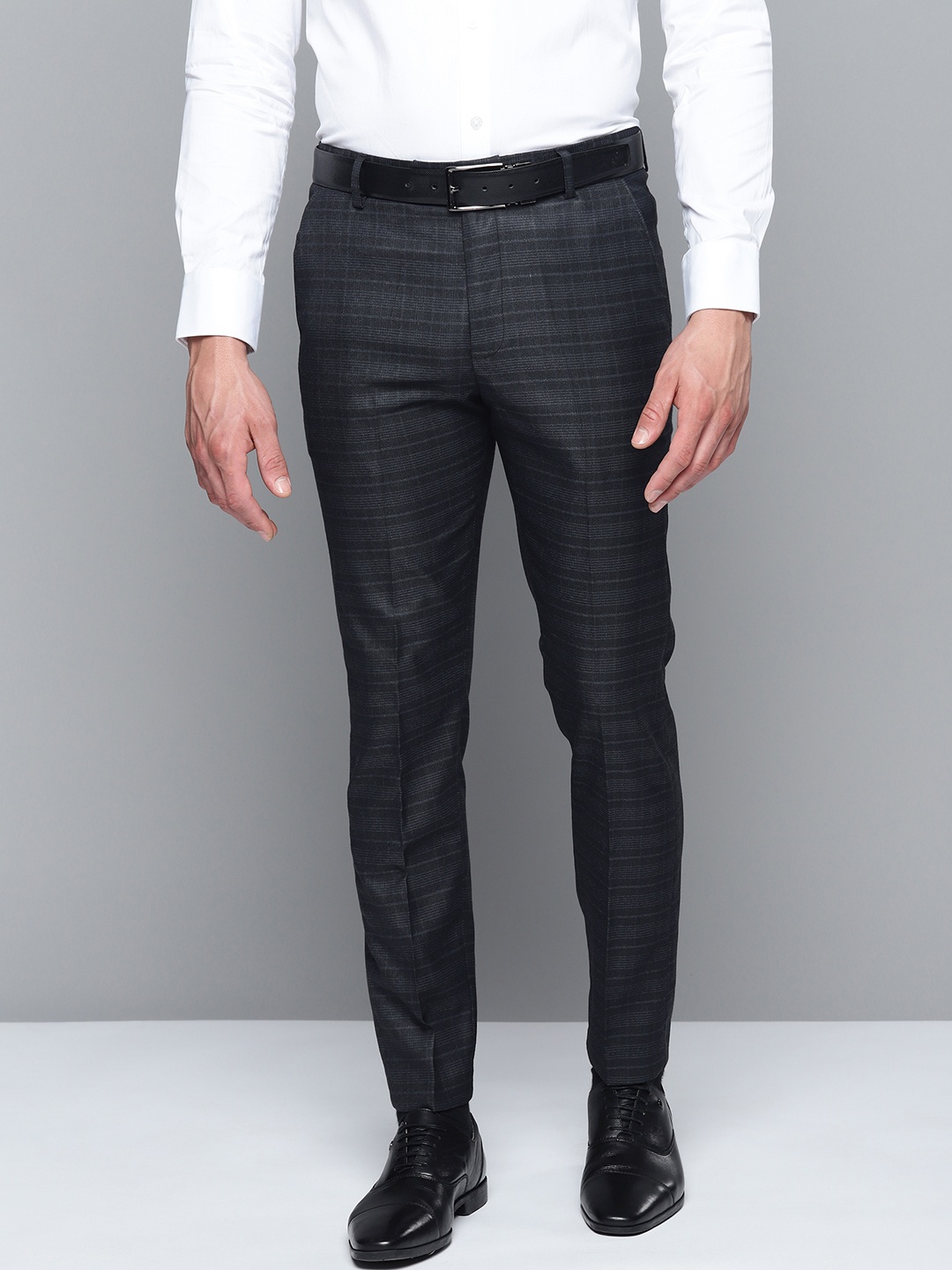 

DENNISON Men Smart Self Design Tapered Fit Formal Trousers, Black