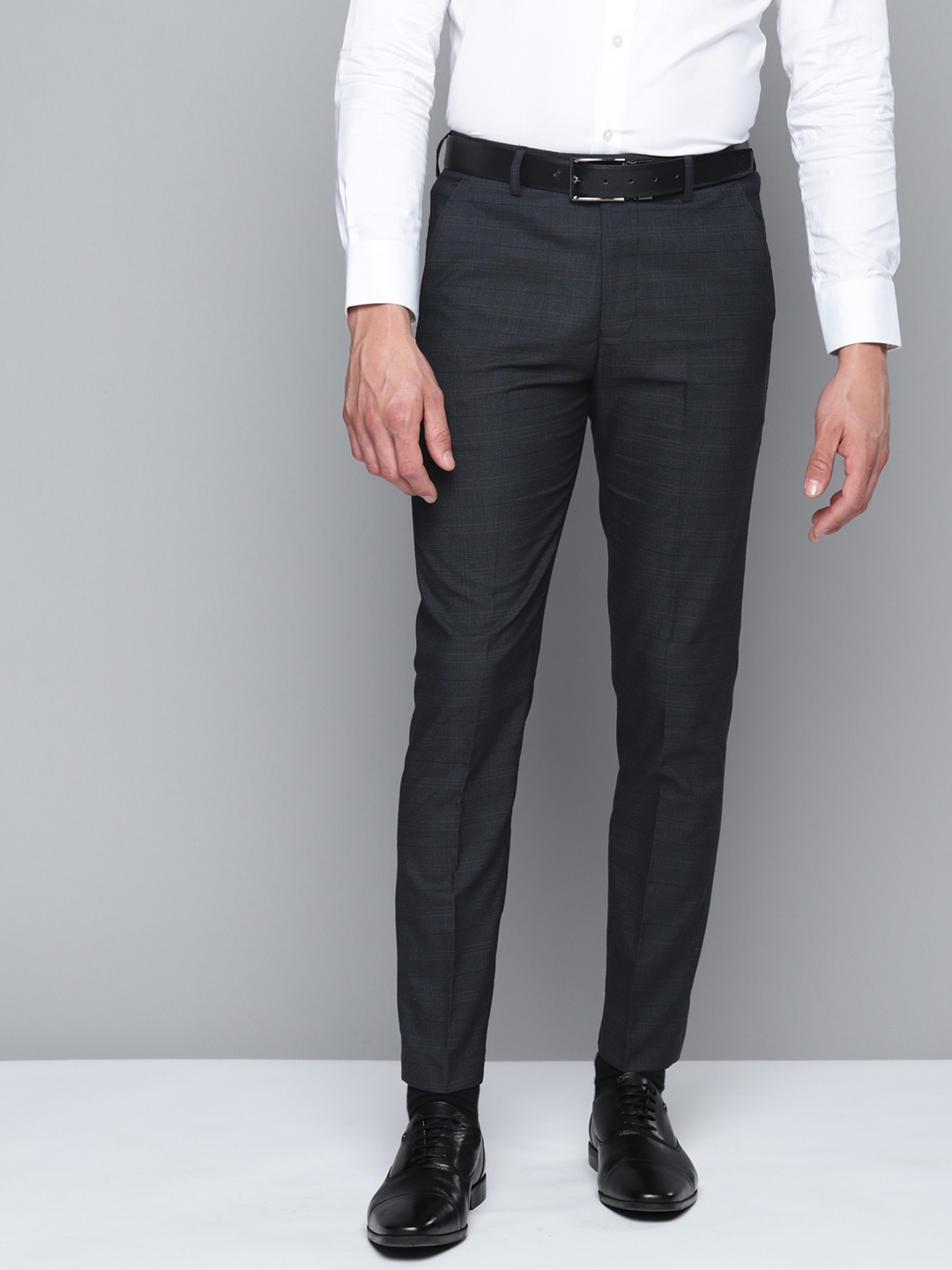 

DENNISON Men Smart Self Design Tapered Fit Formal Trousers, Charcoal
