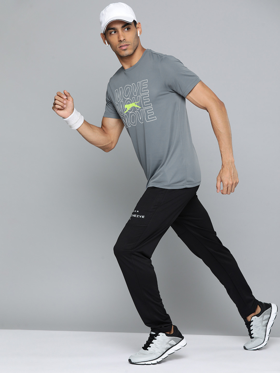 

Slazenger Men Brand Logo Print ULTRA-DRY Running T-shirt, Grey