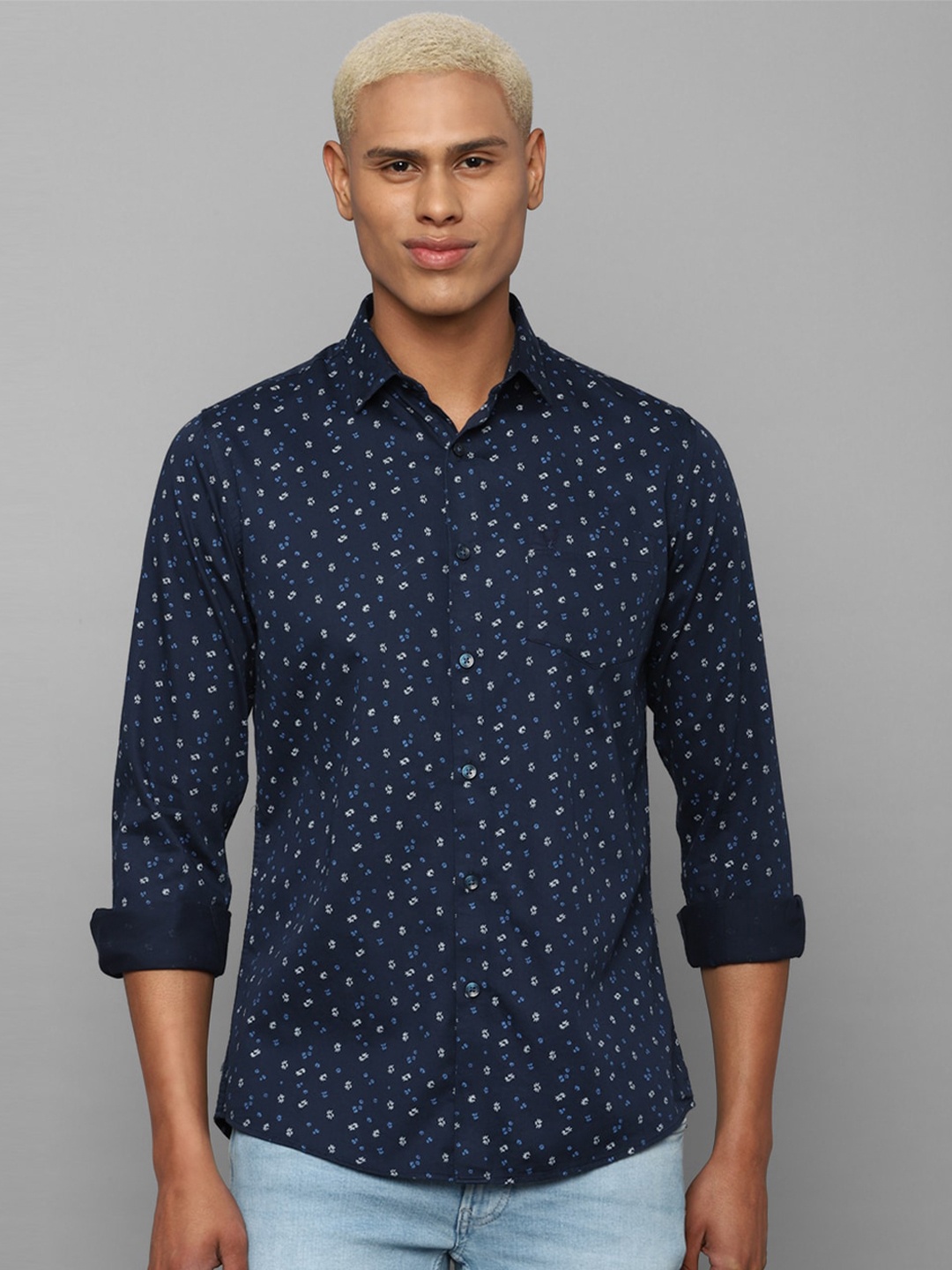 

Allen Solly Men Slim Fit Floral Printed Pure Cotton Casual Shirt, Navy blue