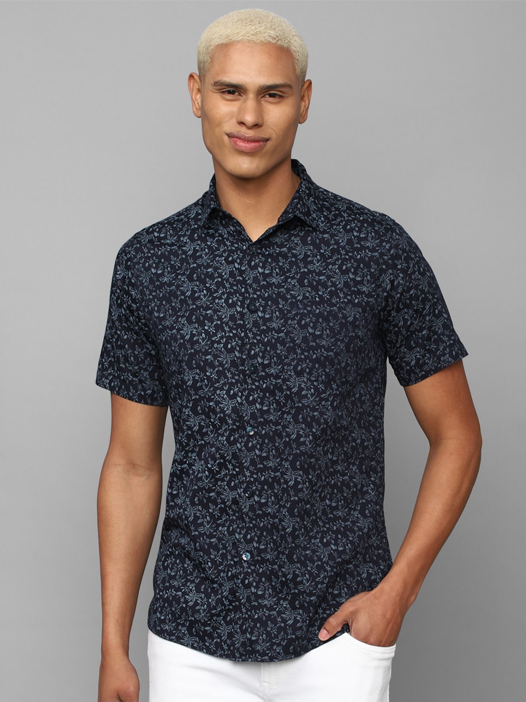 

Allen Solly Slim Fit Printed Casual Pure Cotton Shirt, Navy blue