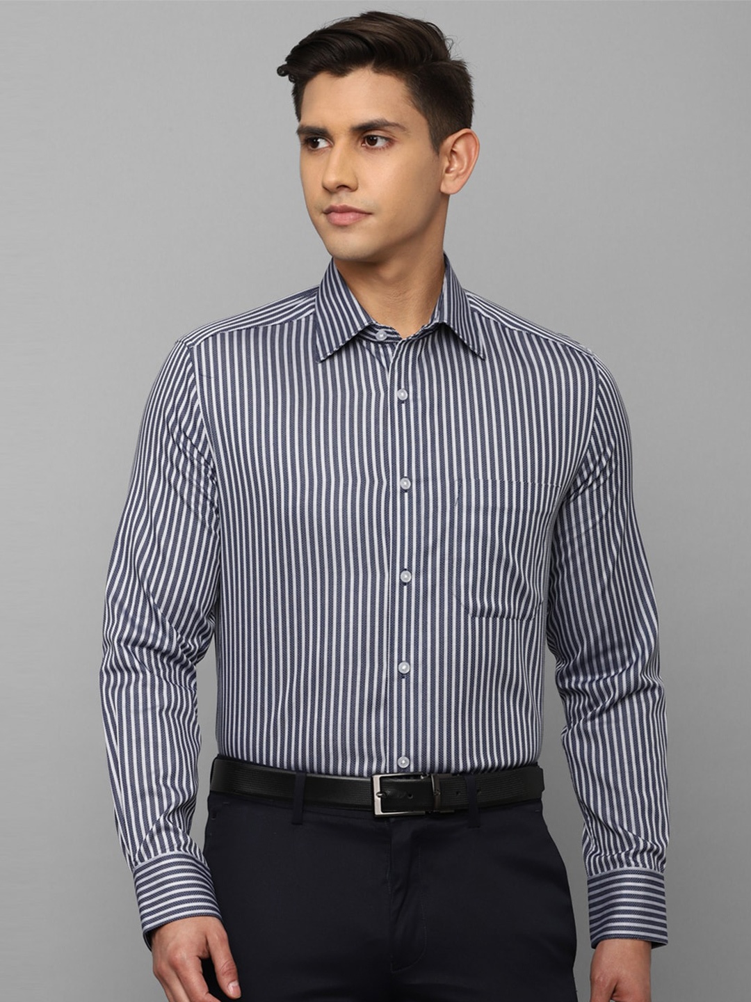 

Louis Philippe Men Striped Pure Cotton Formal Shirt, Navy blue