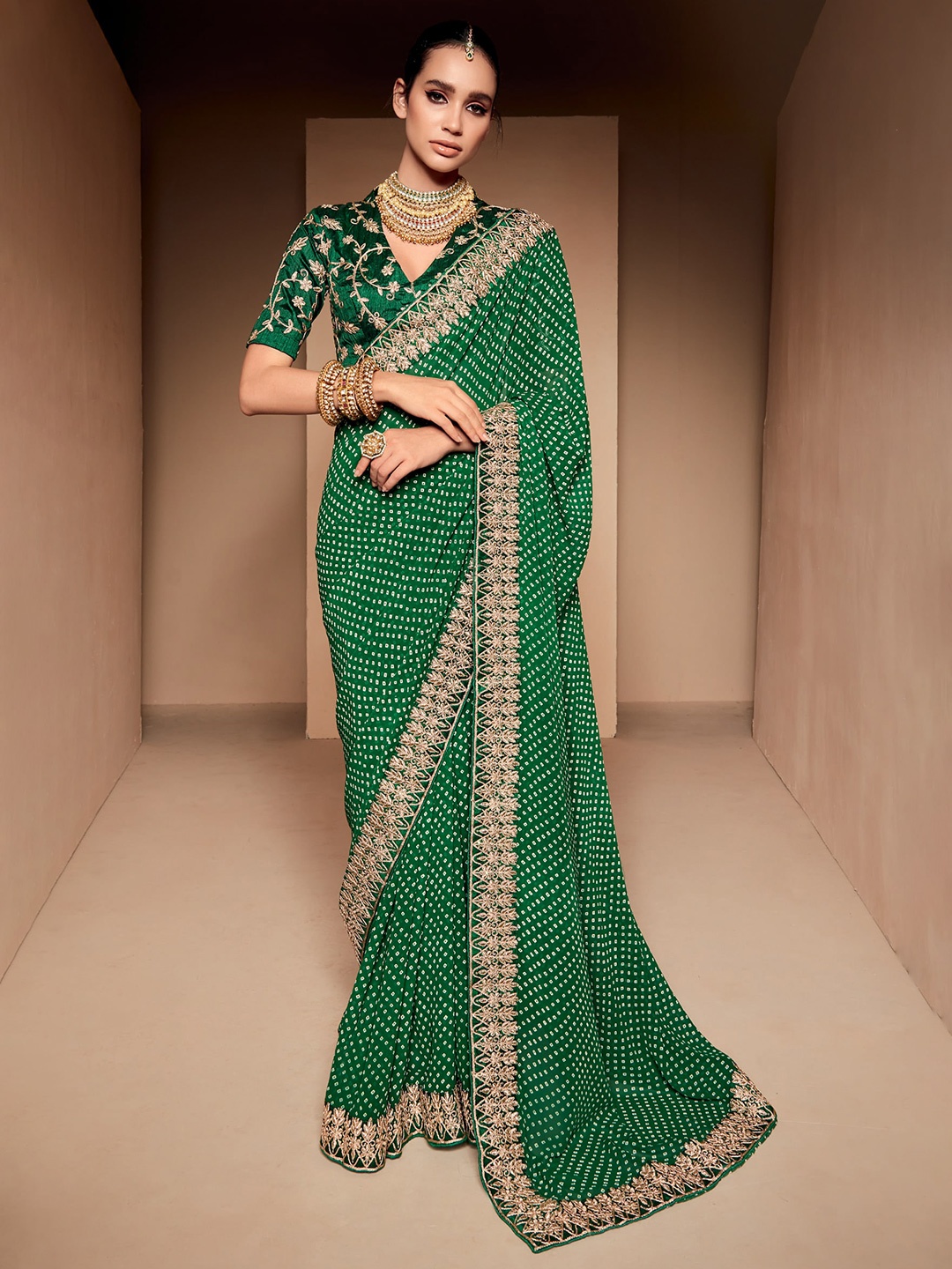 

elora Bandhani Printed Saree, Green