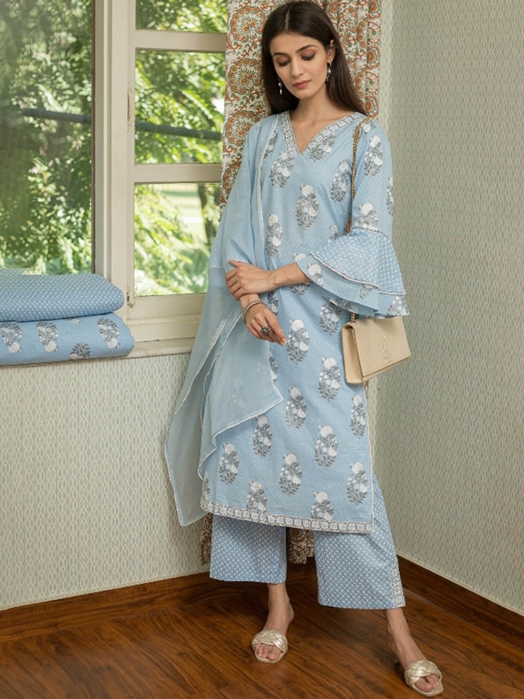

ArtiZenWeaves Floral Printed Cotton Kurta with Trousers & Dupatta, Blue