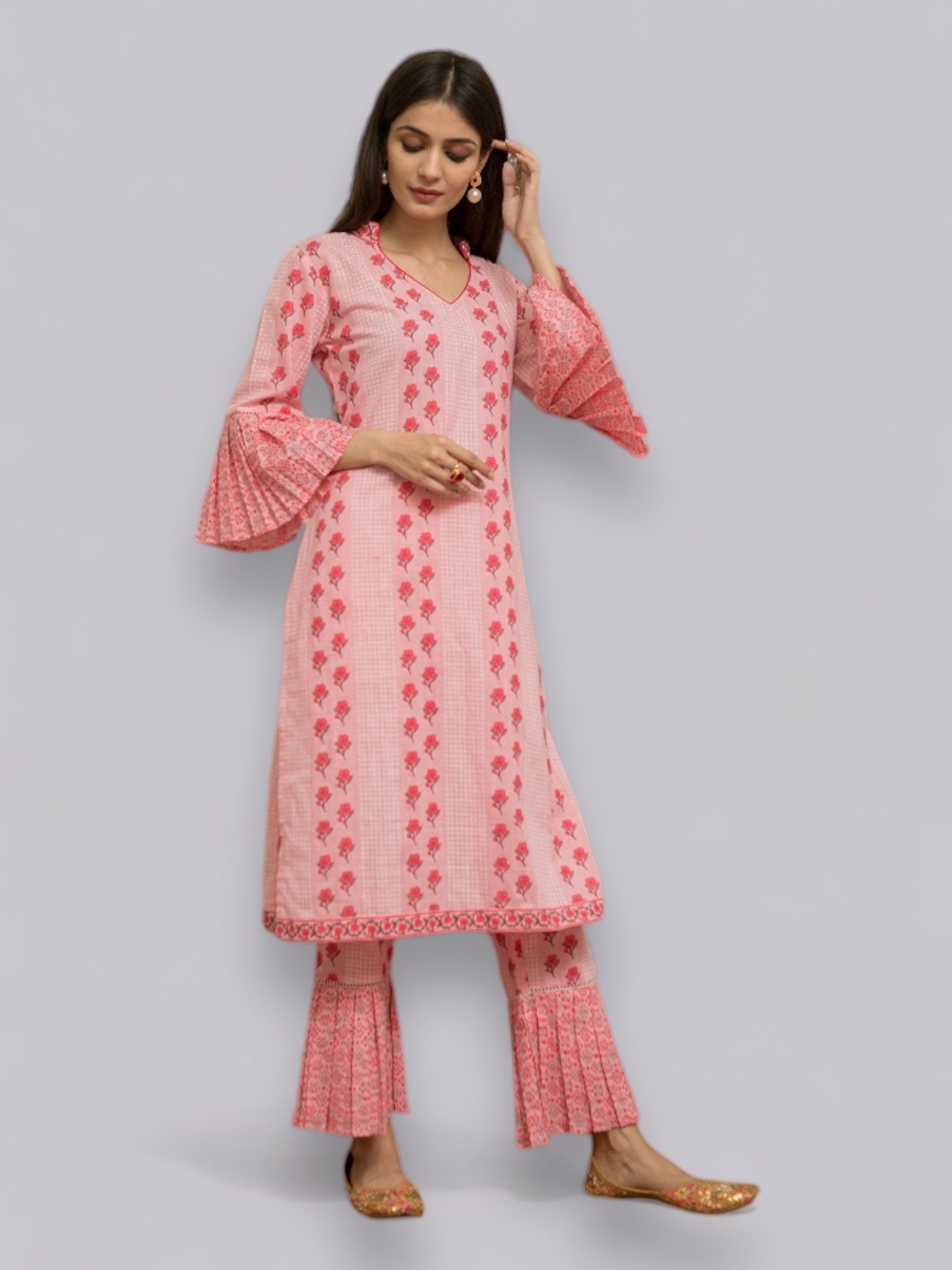 

ArtiZenWeaves Women Floral Printed Kurta With Sharara, Pink