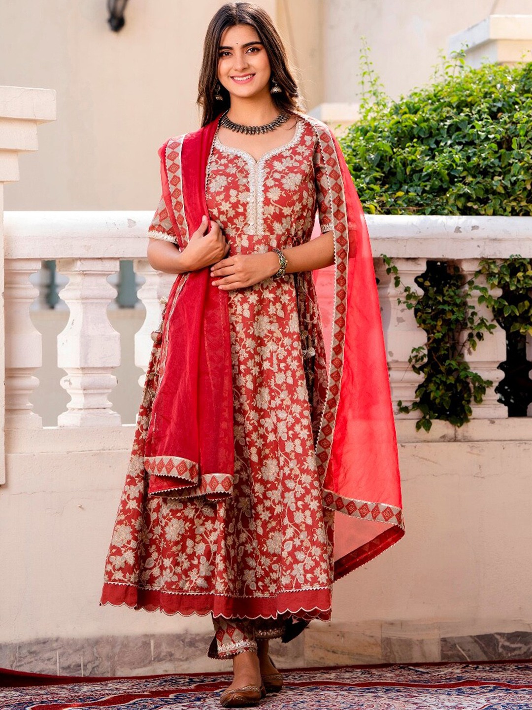 

ArtiZenWeaves Floral Printed Panelled Mirror Work Kurta with Trousers & Dupatta, Maroon