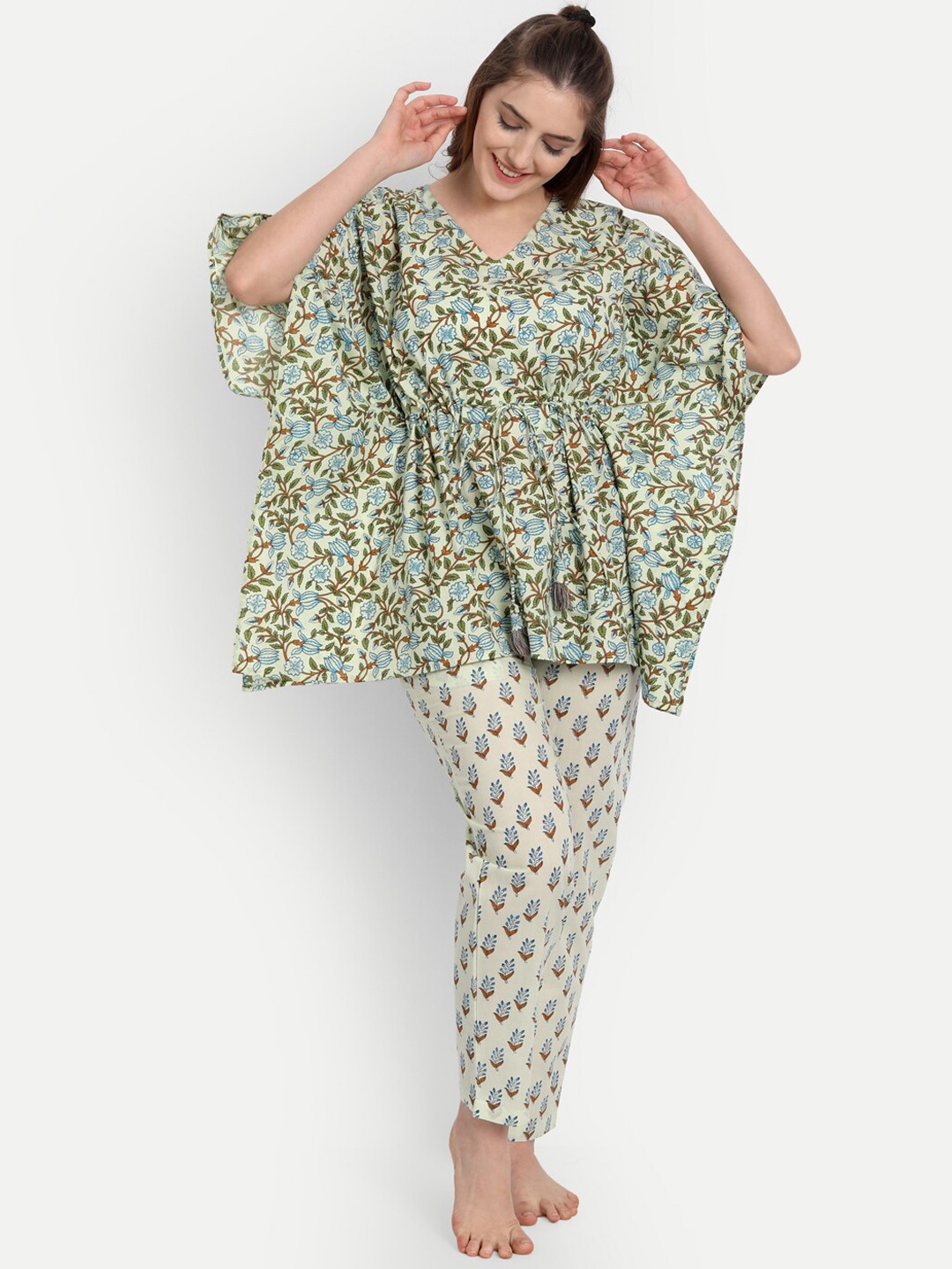 

githaan Women Floral Printed Pure Cotton Kaftan Night Suit, Green