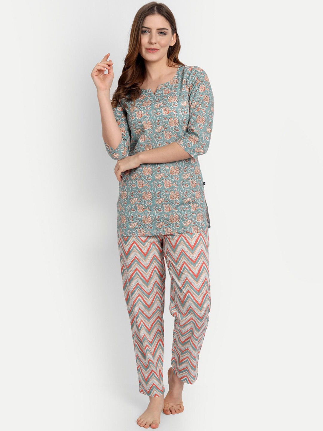 

githaan Women Floral Printed Pure Cotton Night Suit, Grey