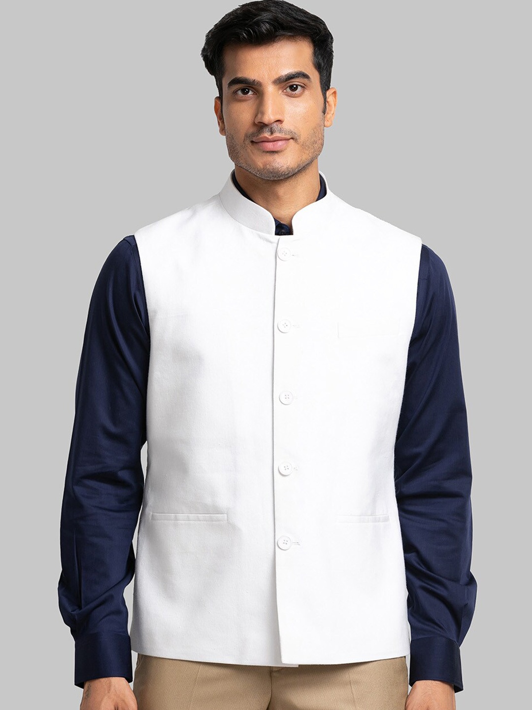 

Raymond Solid Pure Cotton Bandhgala Formal Waistcoat, White