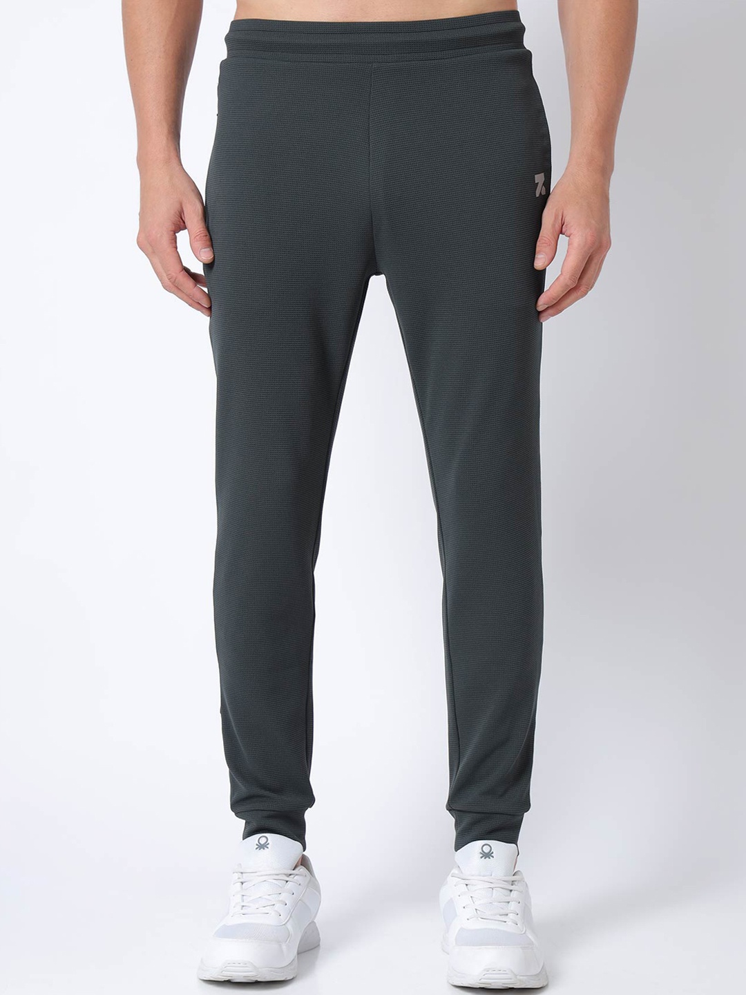 

Zymrat Men Textured Logo Printed Detail Jogger, Grey