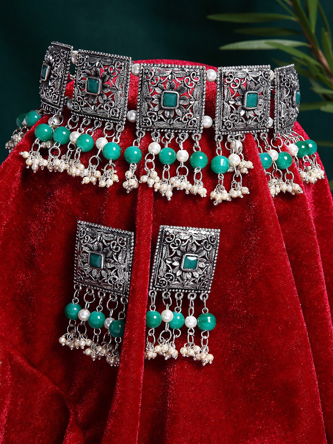 

Moedbuille Silver-Plated Pearls & Stones-Studded Jewellery Set