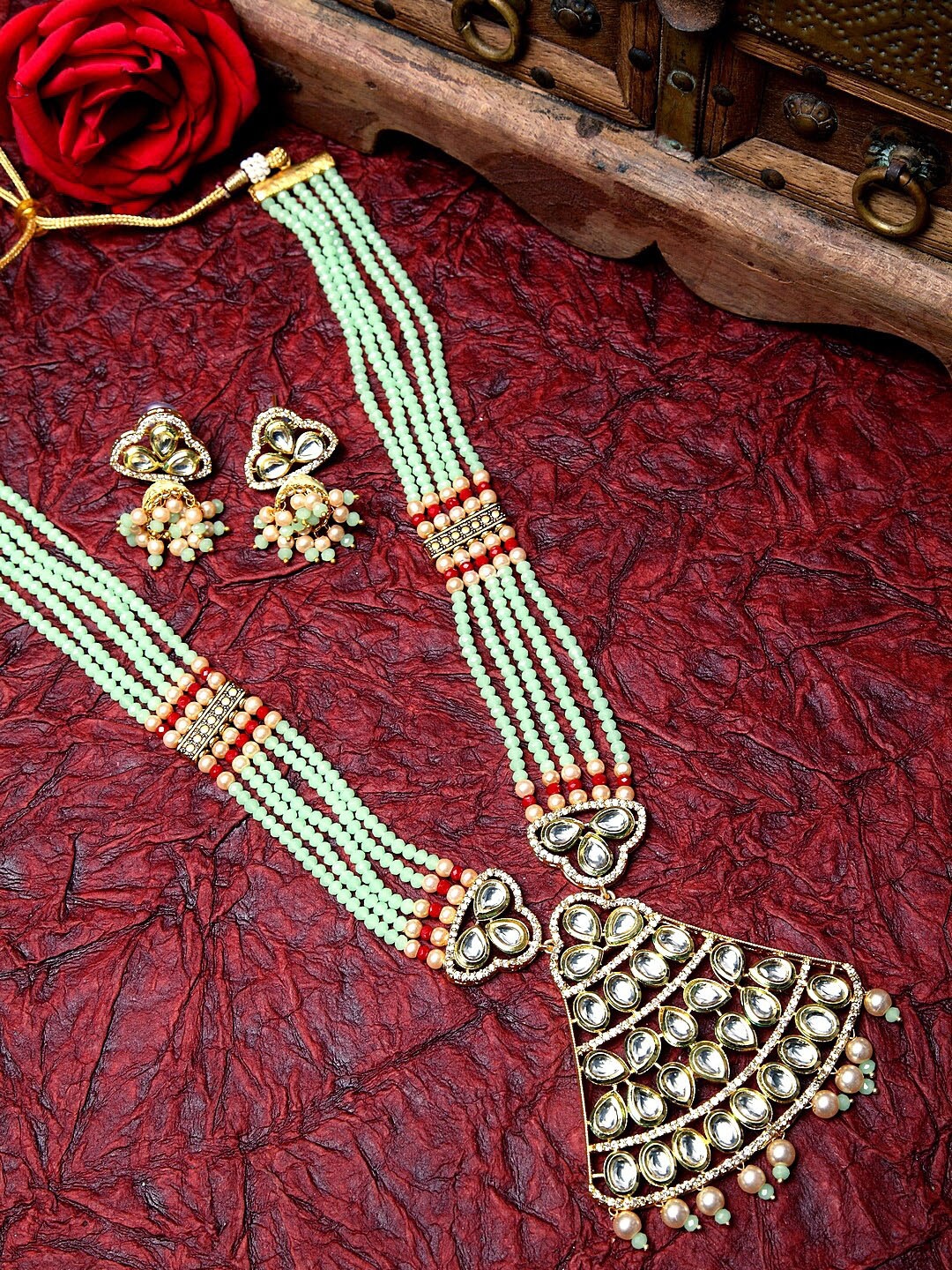 

Moedbuille Gold-Plated Kundan-Studded & Pearl Beaded Jewellery SetSet