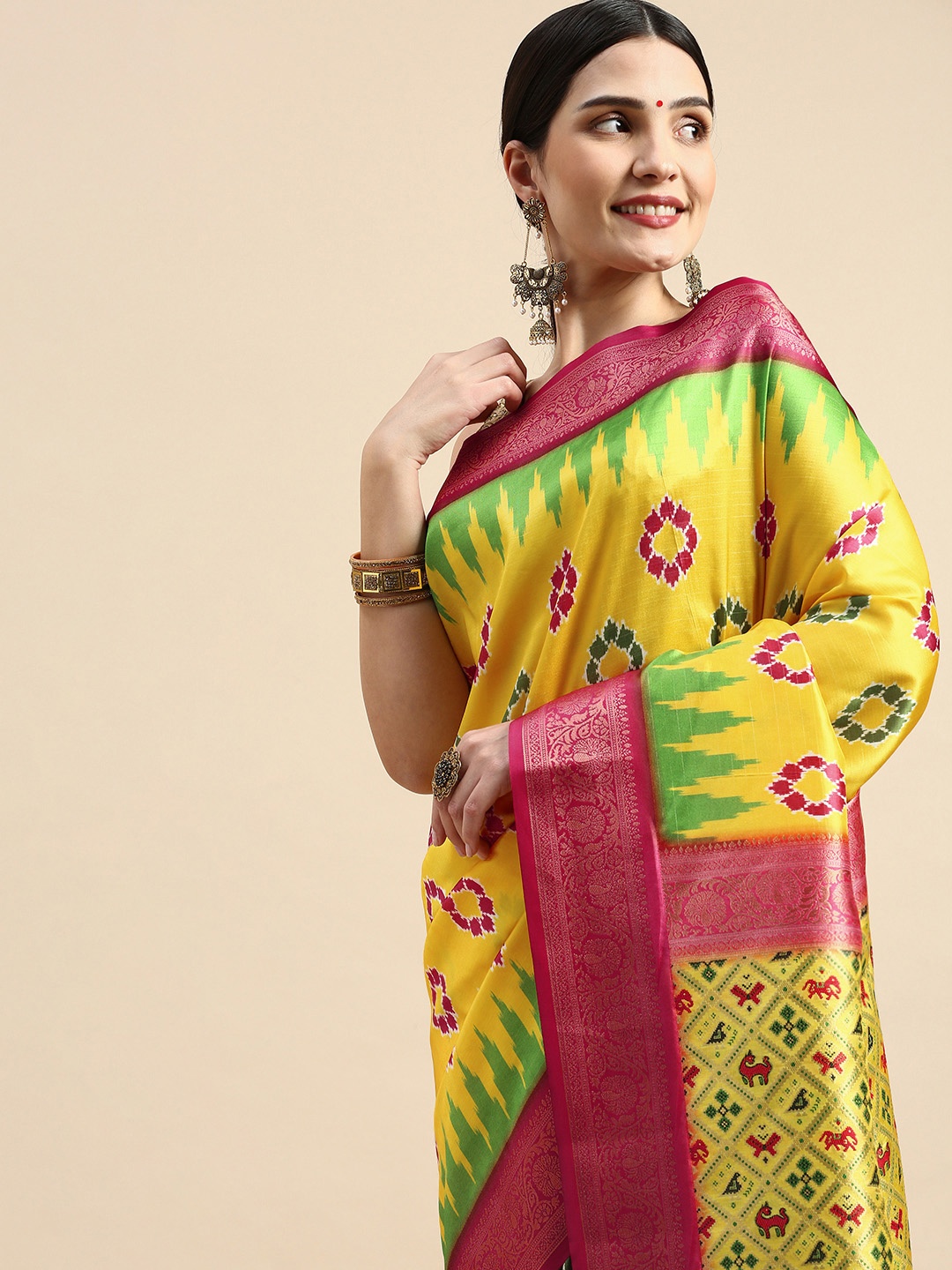

VASTRANAND Zari Ikat Saree, Yellow