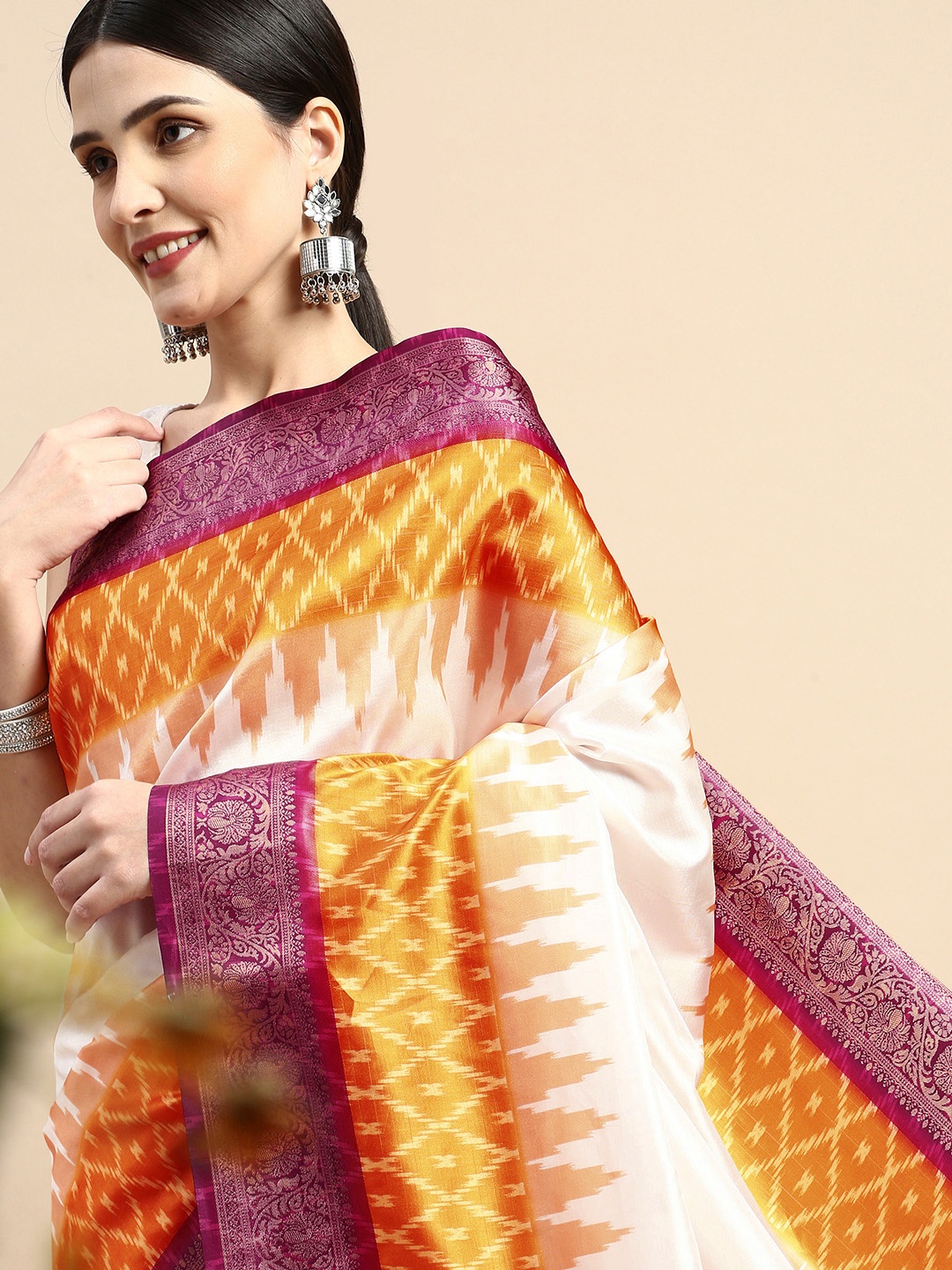

VASTRANAND Ikat Saree, White