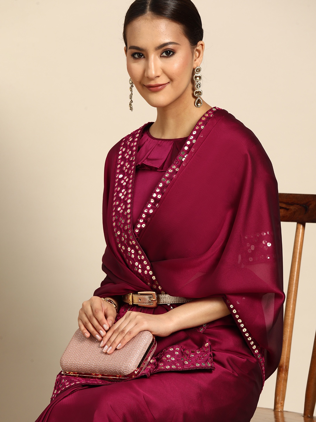 

SERONA FABRICS Sequinned Saree, Maroon