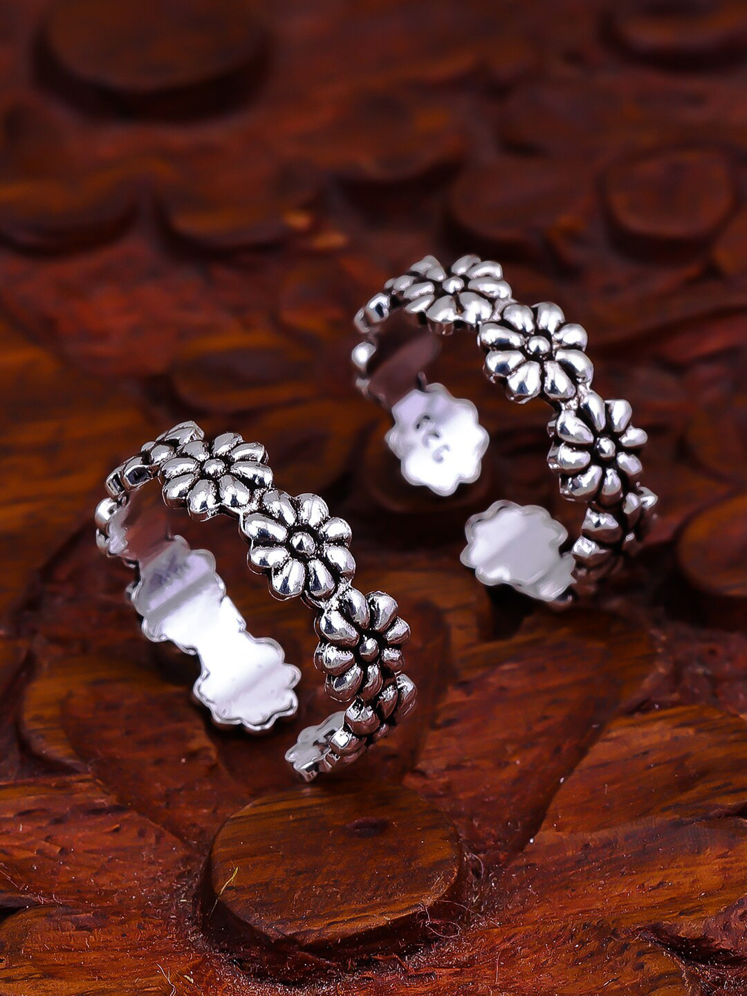 

Pissara by Sukkhi 925 Sterling Silver & Rhodium-Plated Adjustable Toe Rings