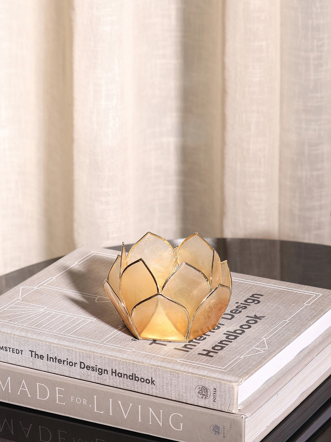 

Pure Home and Living Gold-Toned Ombre 12 Shells Capiz Tea Light Candle Holder