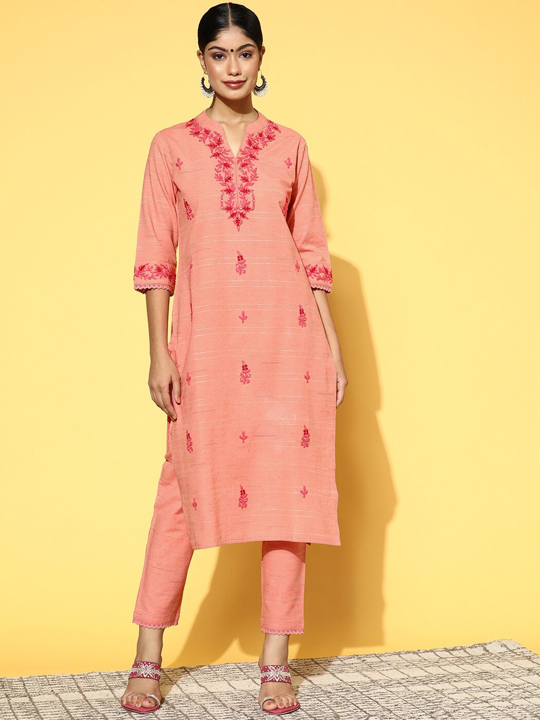 

Jaipur Kurti Women Floral Embroidered Kurta With Trousers, Pink