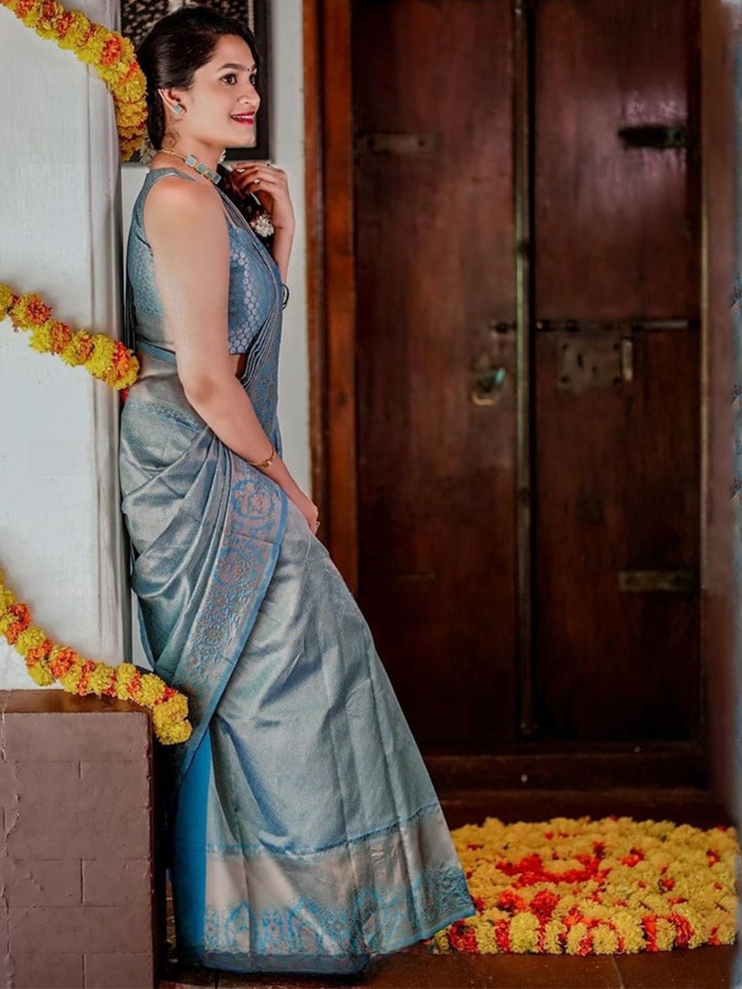 

ORUS Woven Design Zari Silk Blend Kanjeevaram Saree, Grey