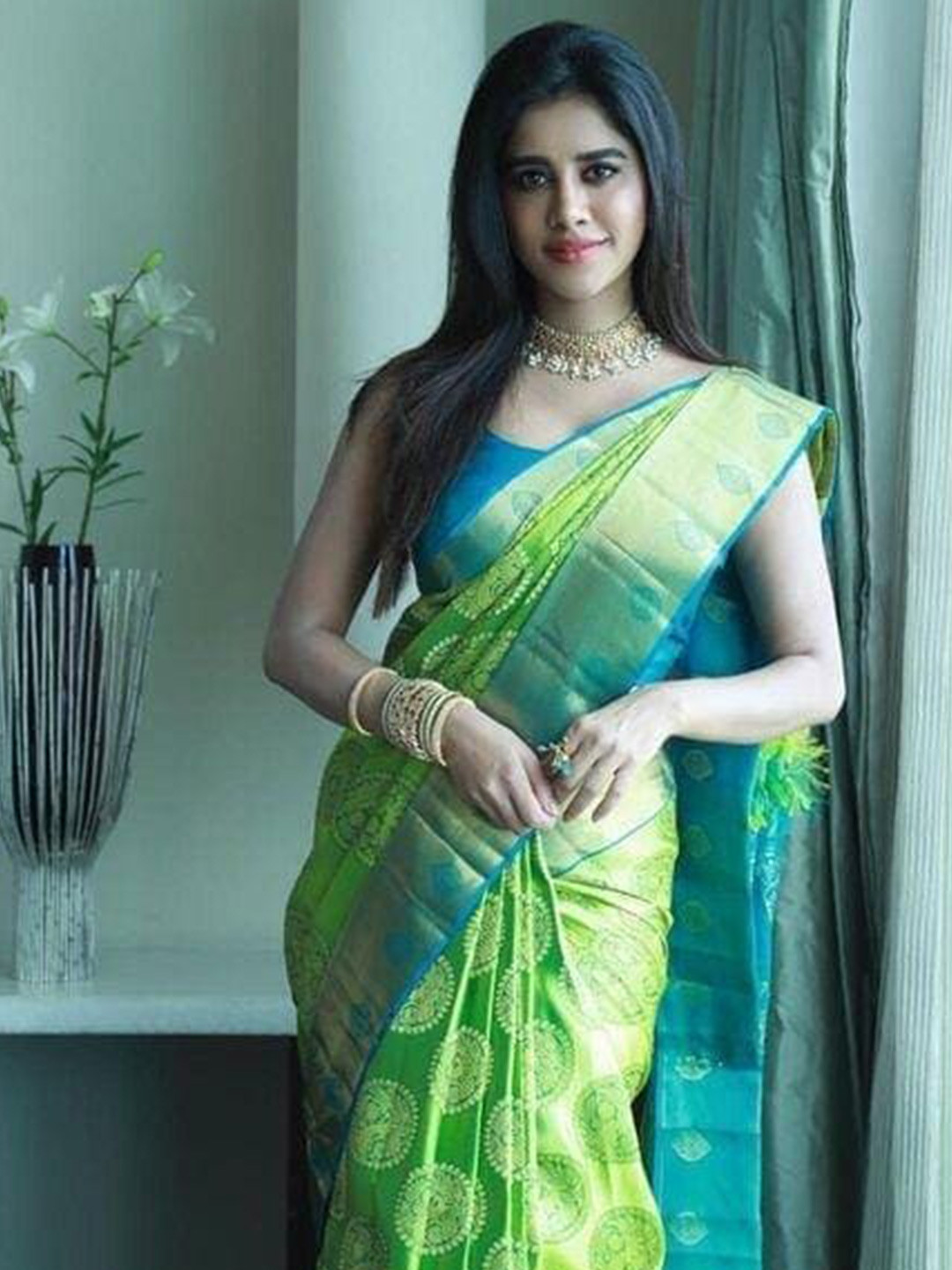

ORUS Woven Design Zari Silk Blend Kanjeevaram Saree, Green