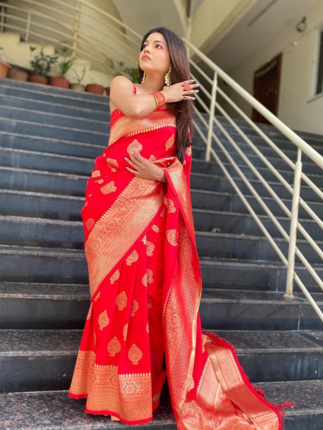 

ORUS Woven Design Zari Silk Blend Banarasi Saree, Red