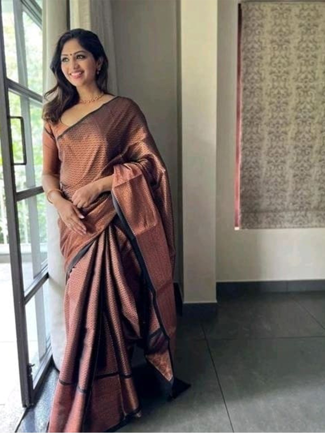 

ORUS Woven Design Zari Silk Blend Kanjeevaram Saree, Brown