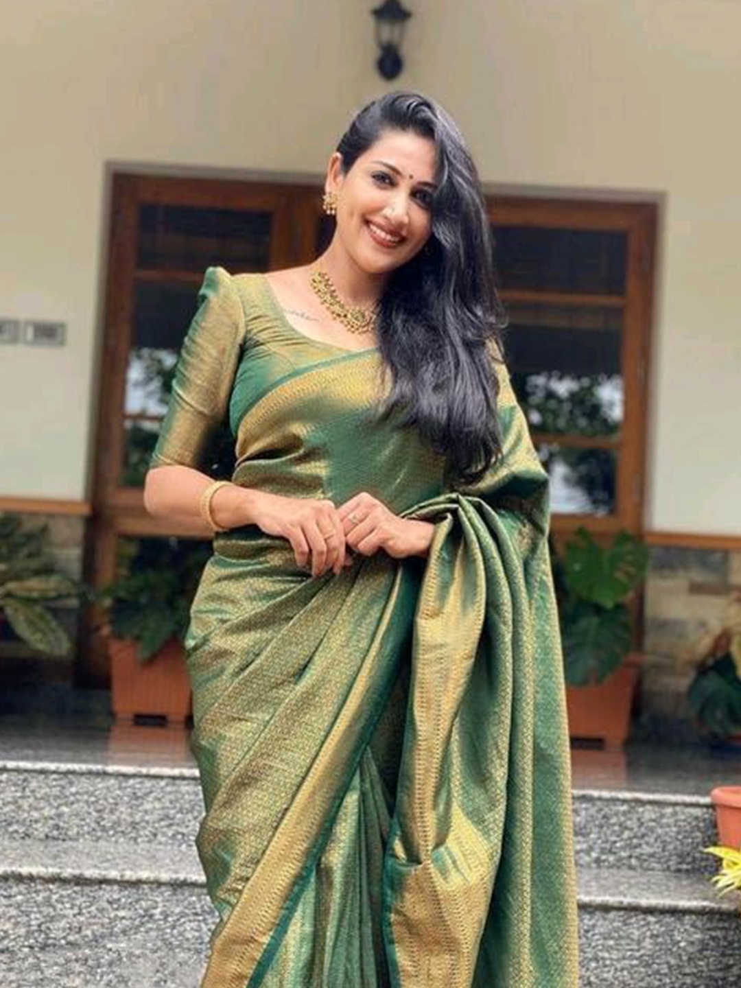 

ORUS Woven Design Zari Silk Blend Kanjeevaram Saree, Green