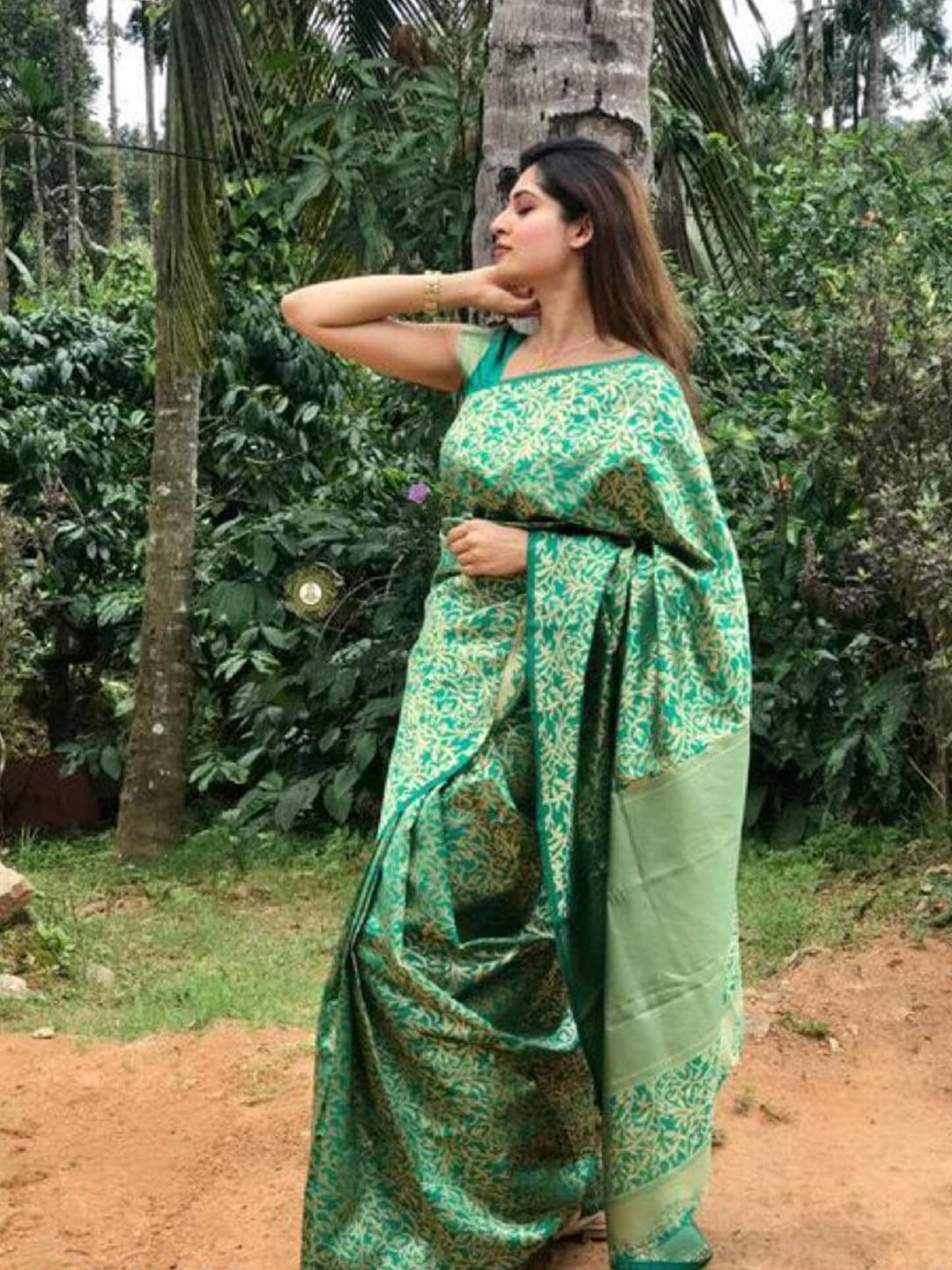

ORUS Woven Design Zari Silk Blend Kanjeevaram Saree, Green