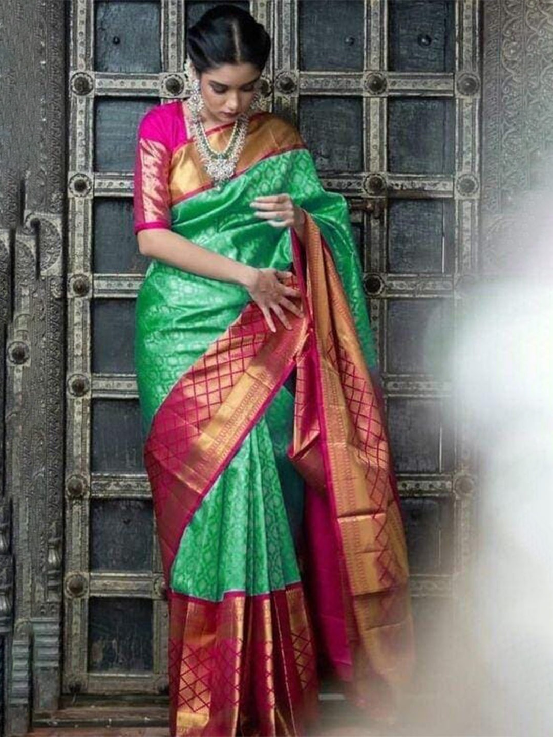 

ORUS Woven Design Zari Silk Blend Kanjeevaram Saree, Green