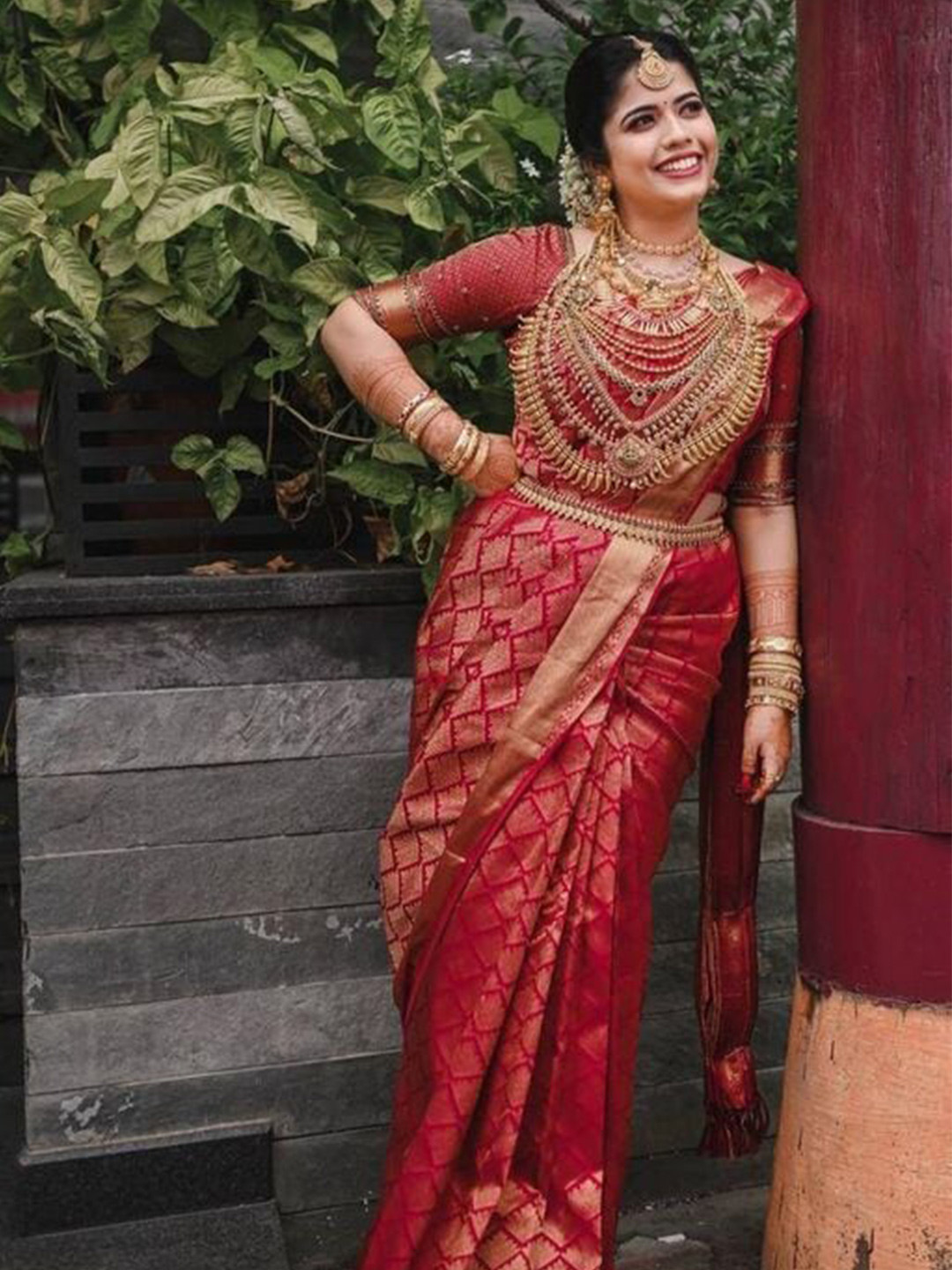 

ORUS Woven Design Zari Silk Blend Banarasi Saree, Red
