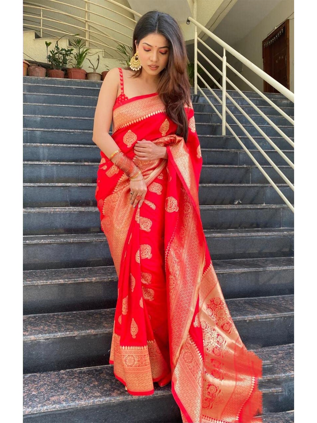 

ORUS Woven Design Zari Silk Blend Banarasi Saree, Red