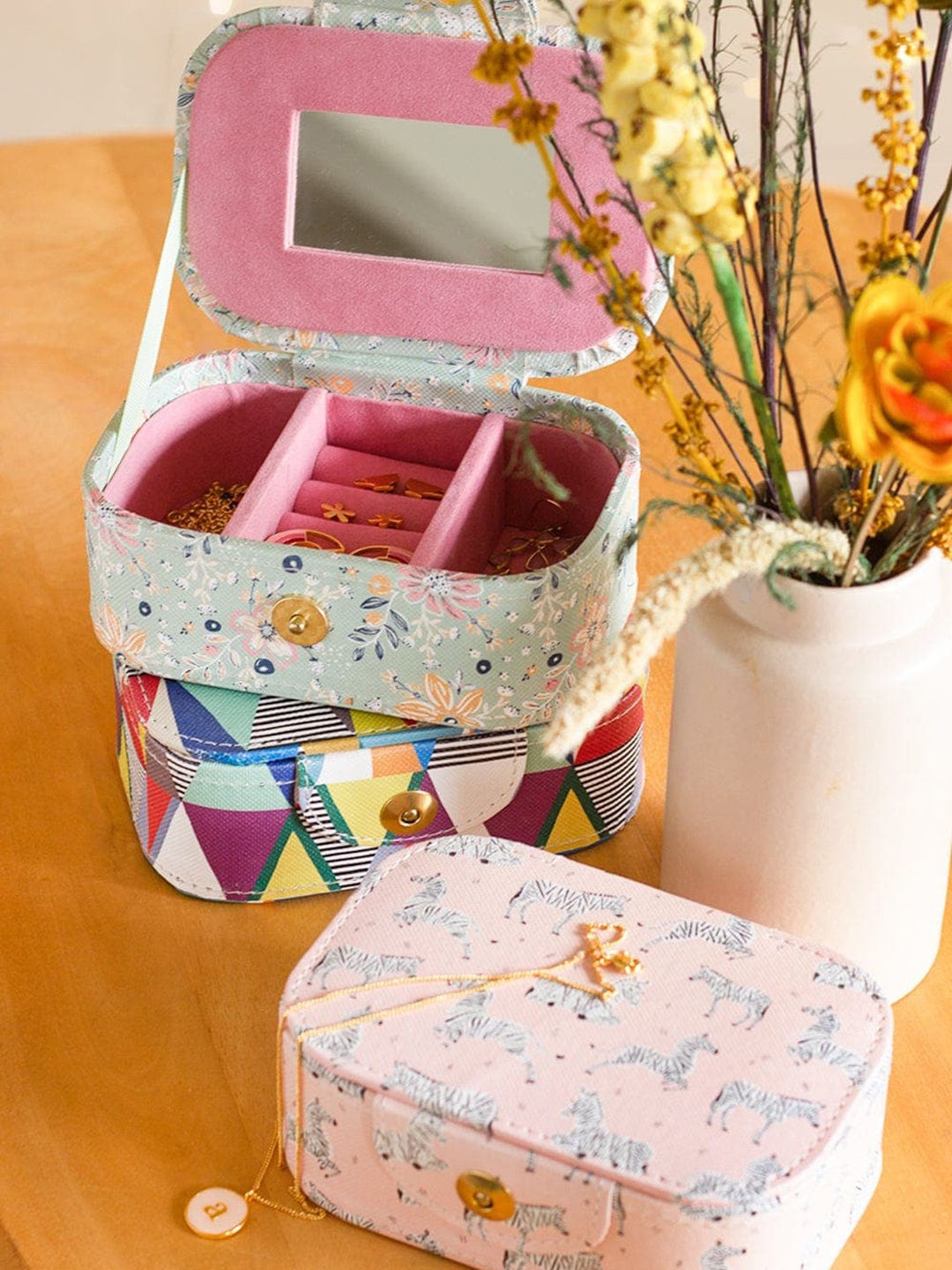 

The Wishing Chair Pearlised Paper Blue & Red Kaleidoscope Printed Jewellery Organiser
