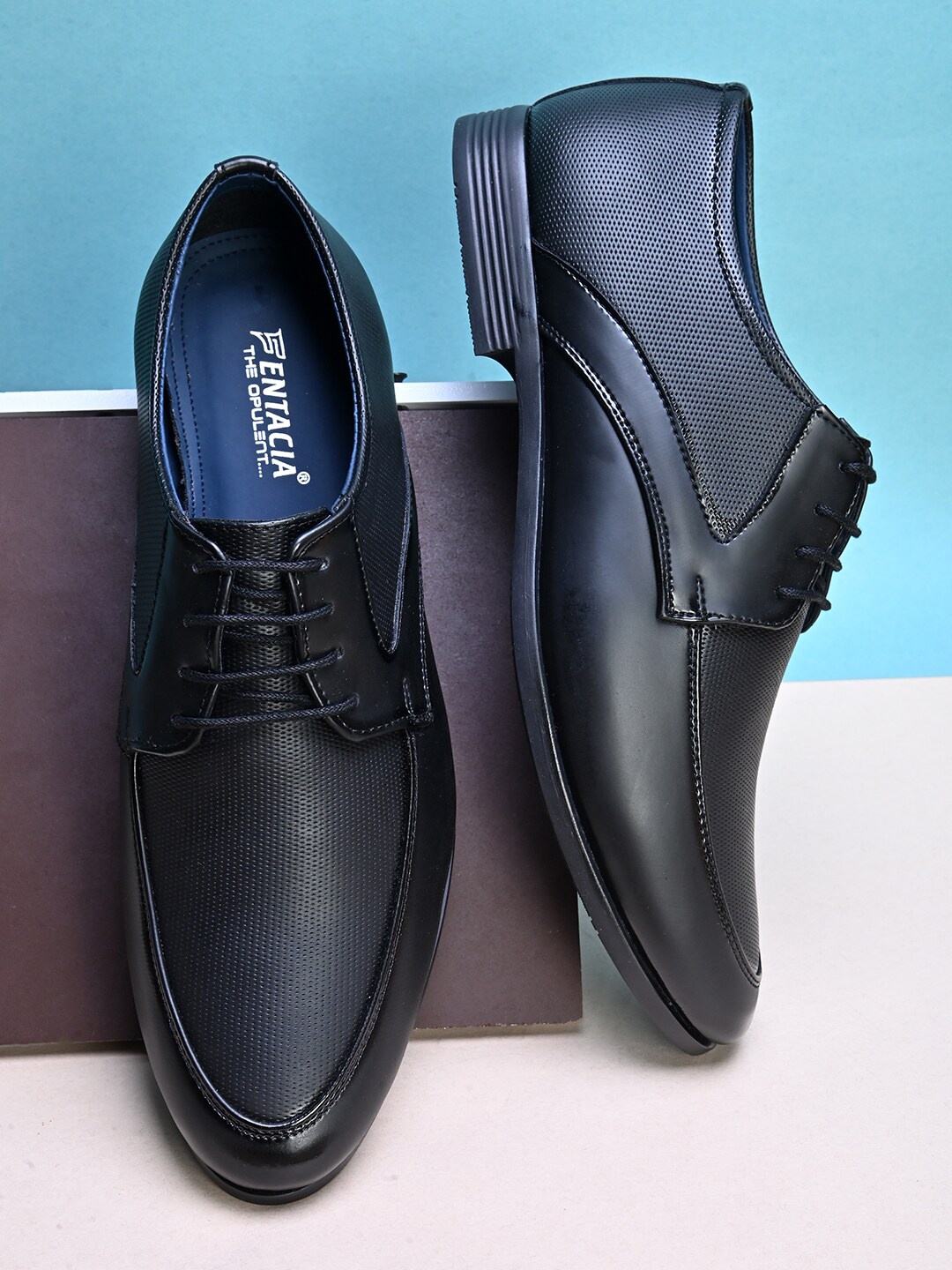 

Fentacia Men Textured Lace-Up Formal Derbys, Black