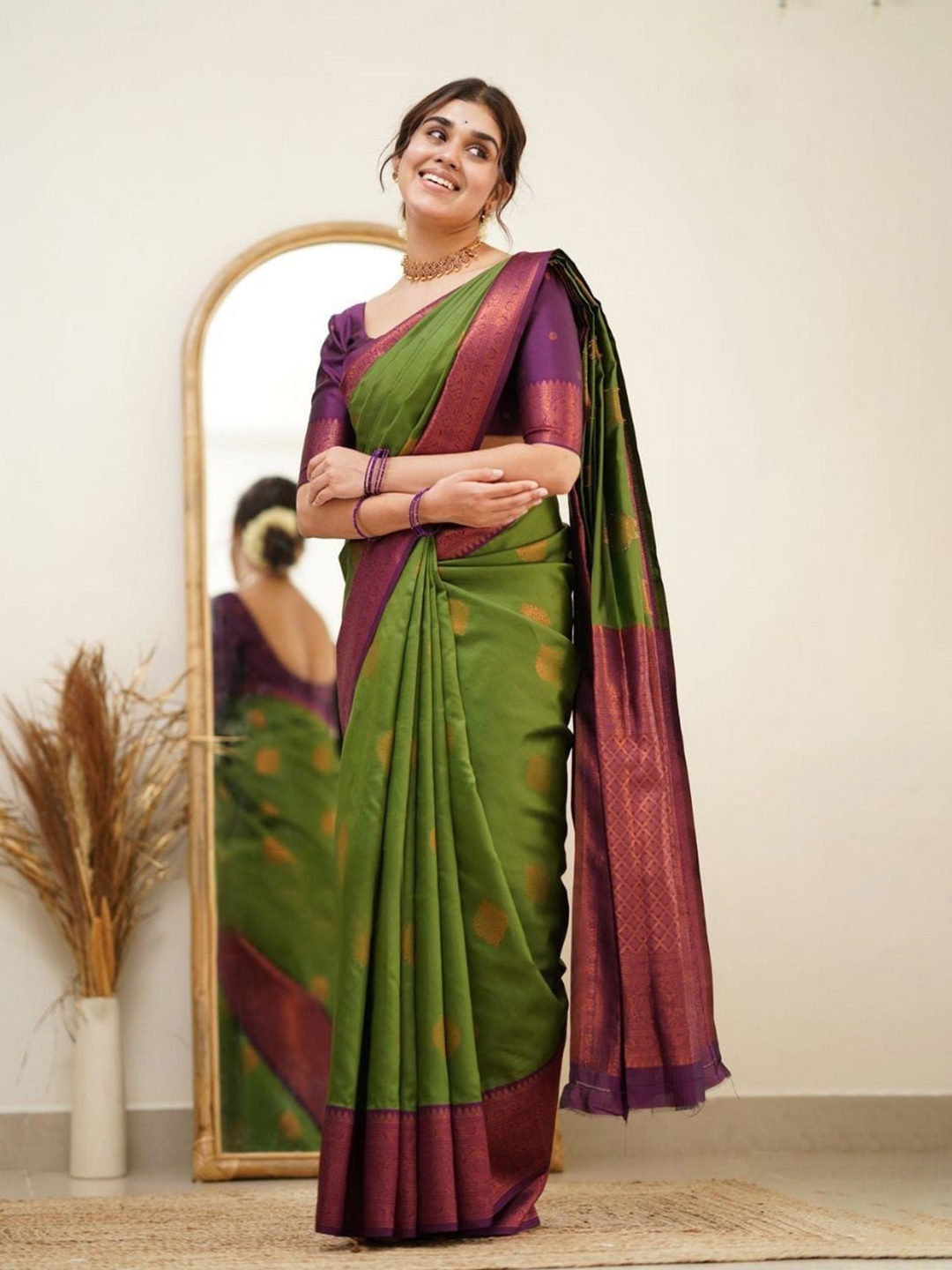 

Wuxi Ethnic Motif Woven Design Zari Pure Silk Banarasi Saree, Green