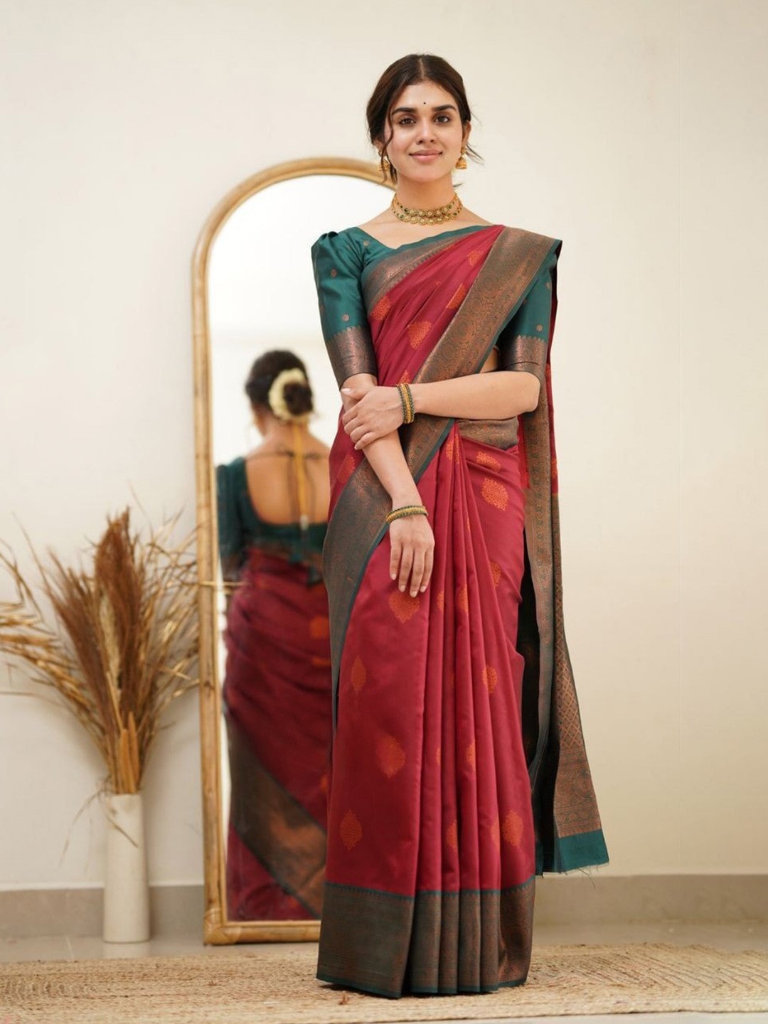

Wuxi Ethnic Motif Woven Design Pure Silk Banarasi Saree, Maroon