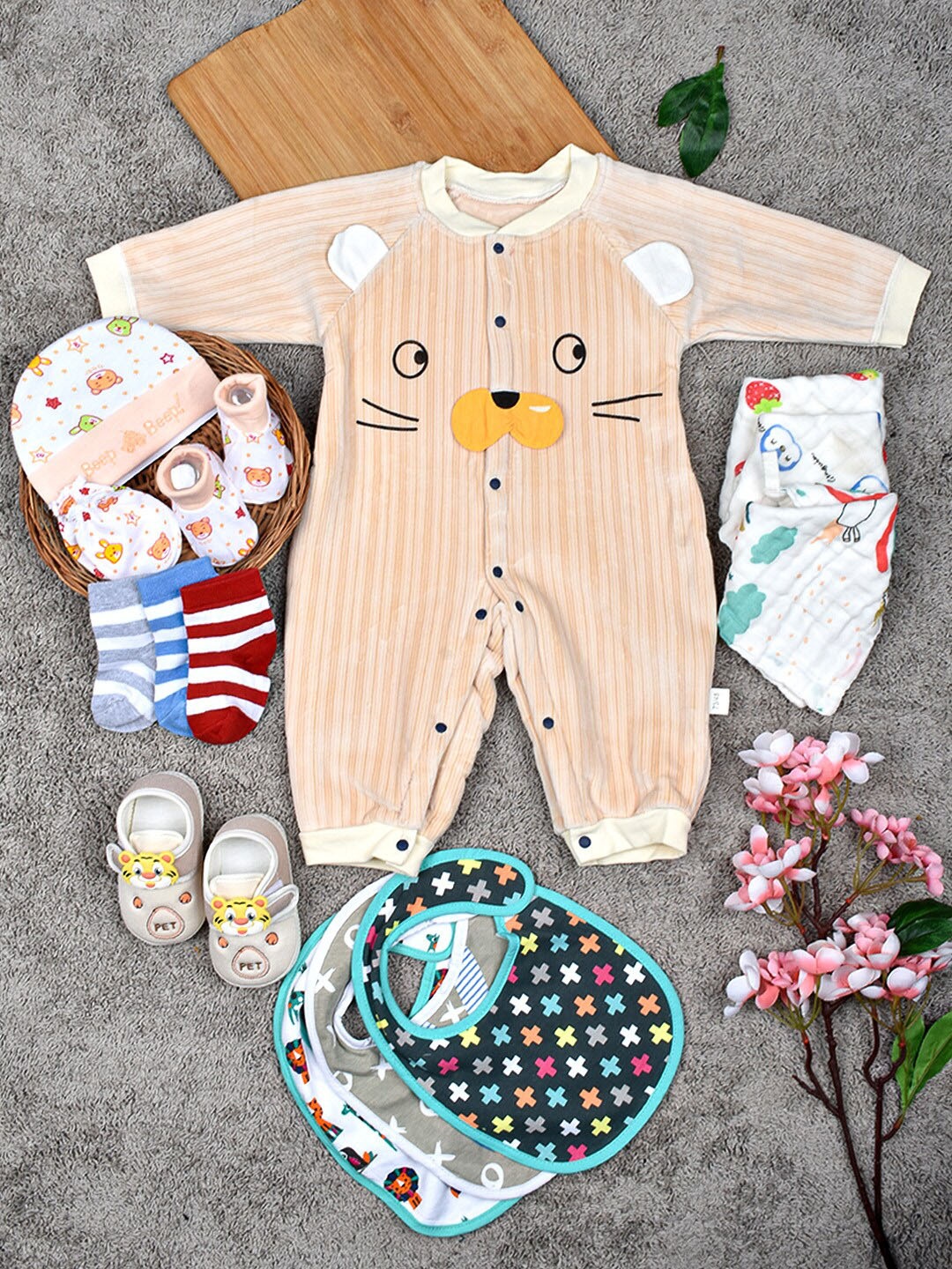 

Moms Home Infants Set of 14 Organic Cotton Baby Apparel Gift Set, Cream