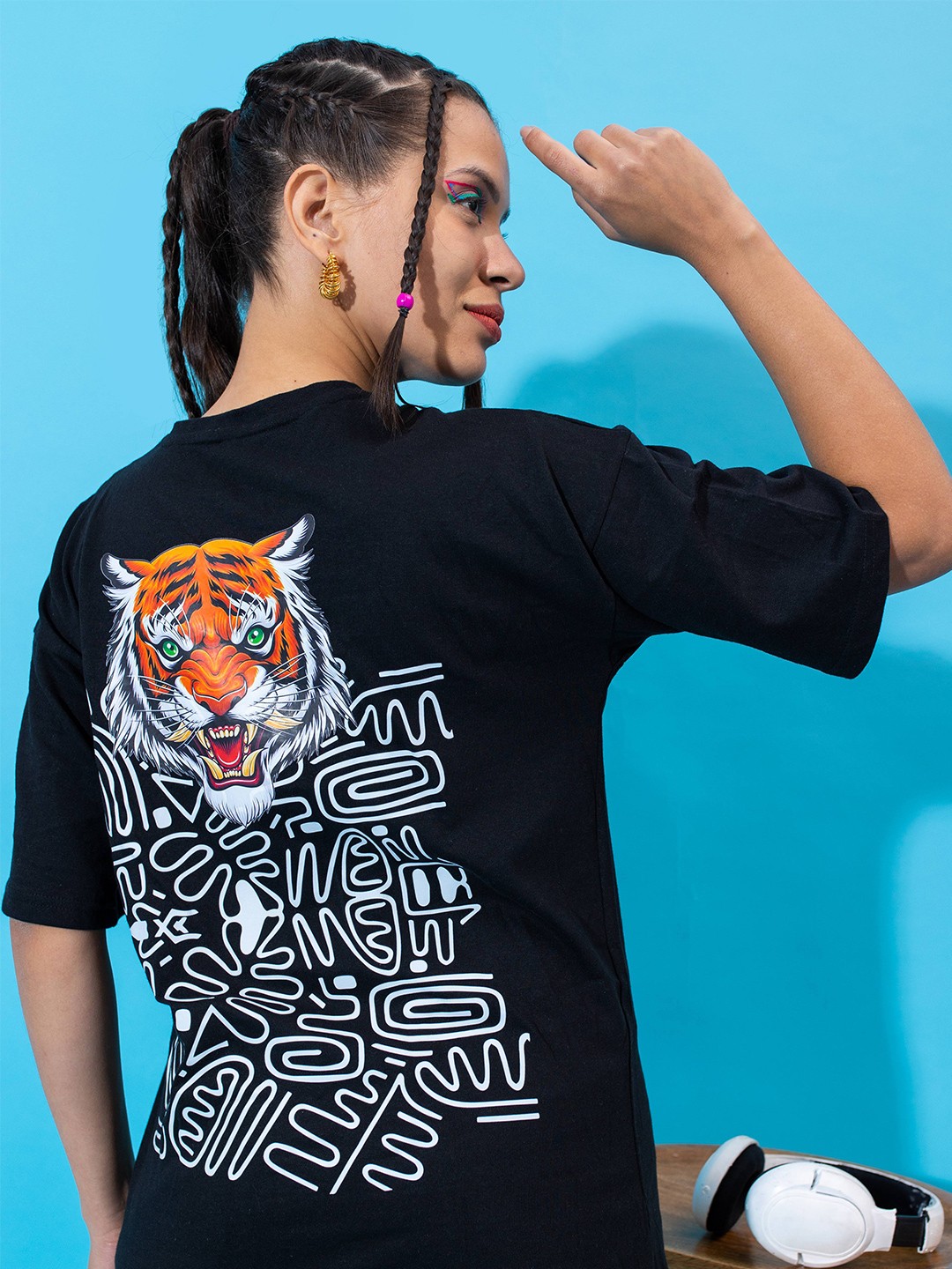 

Stylecast X Hersheinbox Women Printed Drop Shoulder Sleeves Pure Cotton Boxy T-shirt, Black