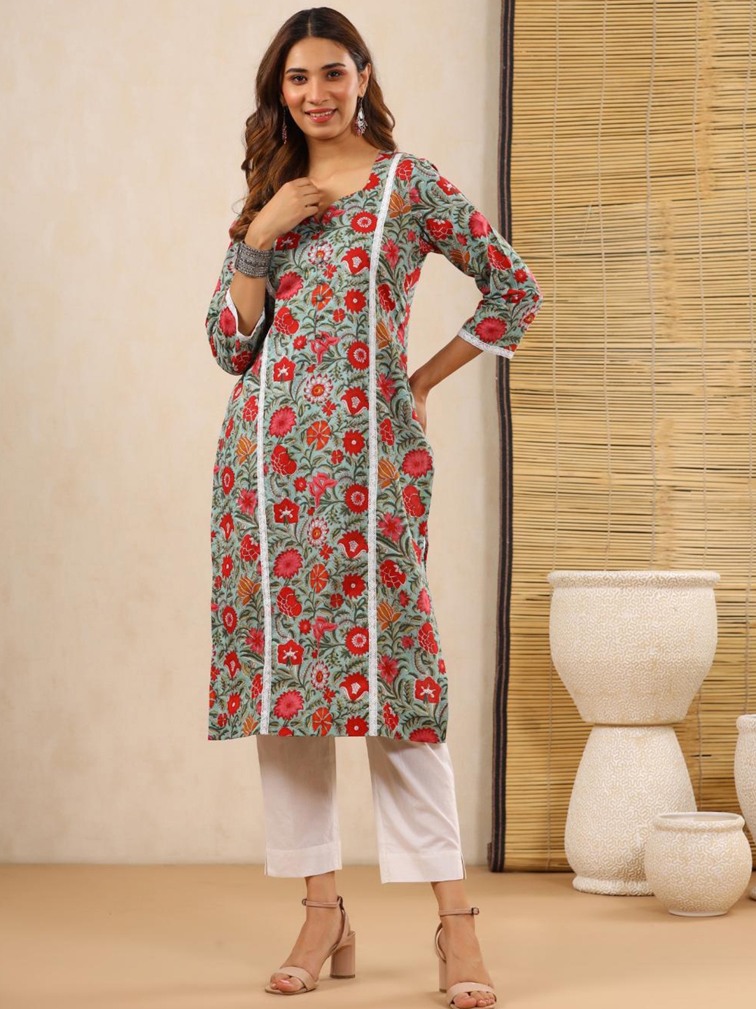

Baisacrafts Women Green Floral Printed Kurta