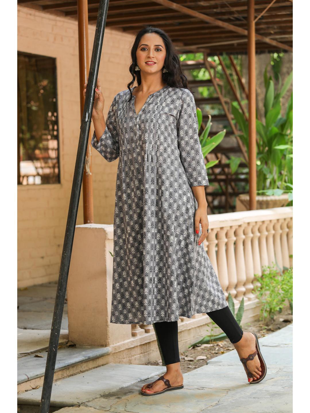 

Baisacrafts Women Grey Ethnic Motifs Printed Anarkali Kurta