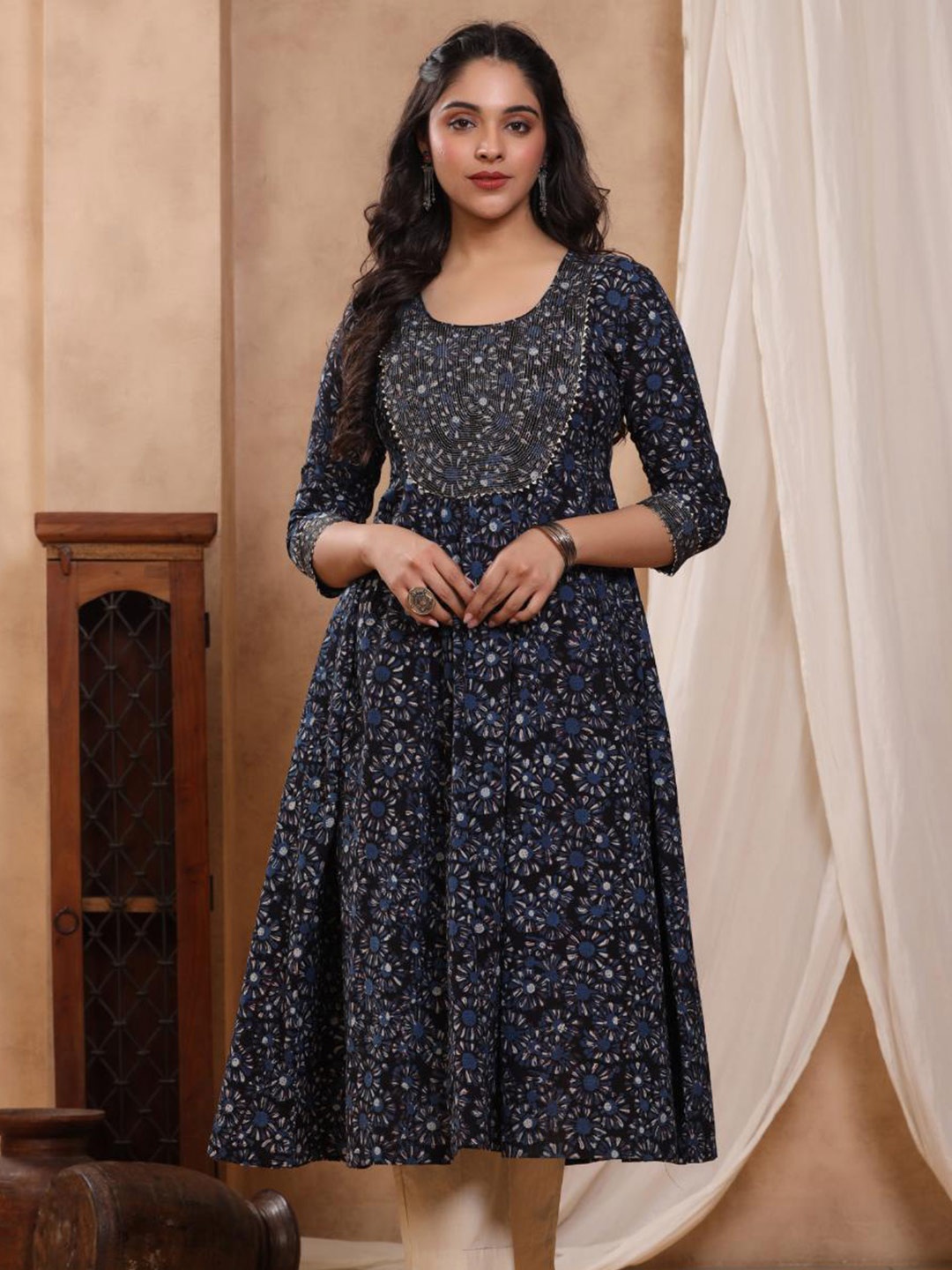 

Baisacrafts Floral Printed Pure Cotton Kurta, Navy blue