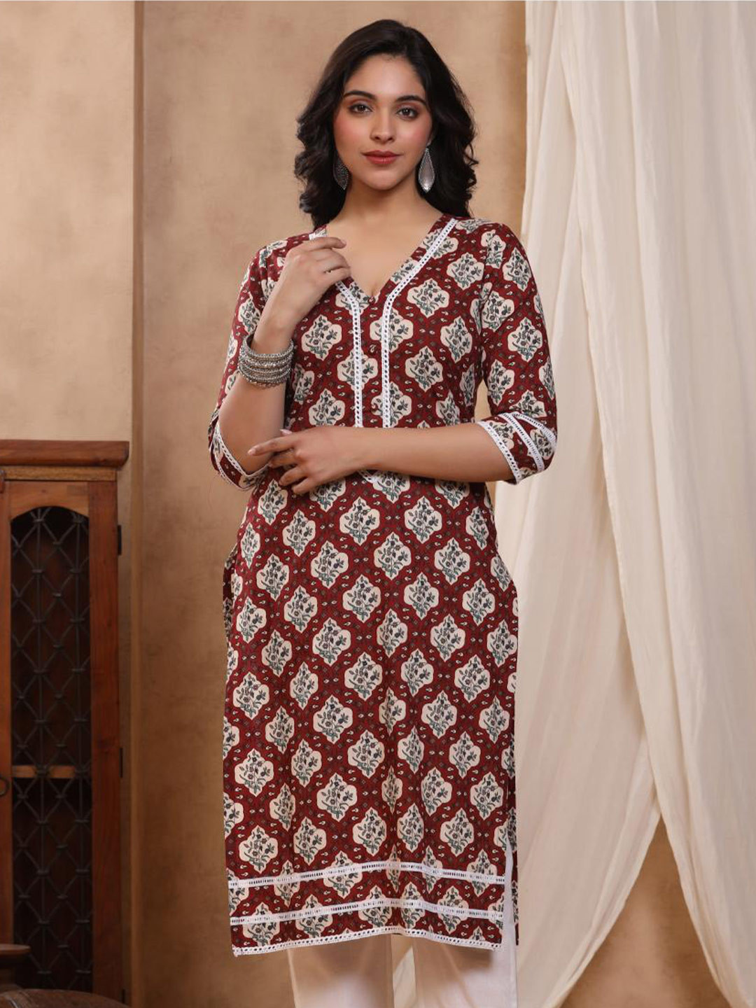 

Baisacrafts Floral Printed Pure Cotton Kurta, Maroon