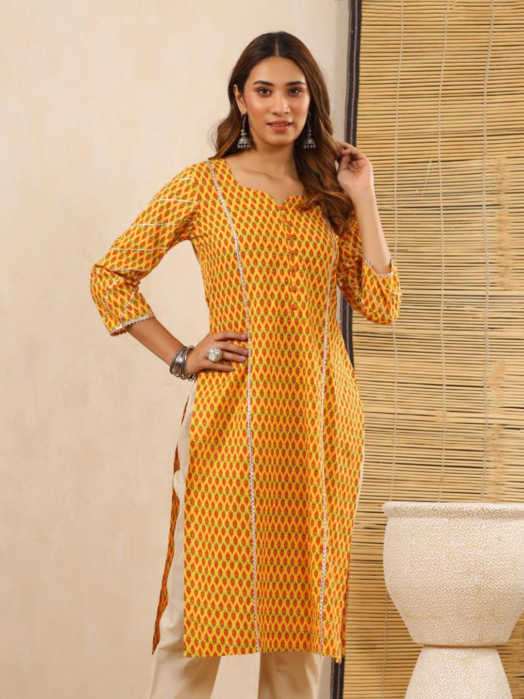 

Baisacrafts Women Yellow Ethnic Motifs Printed Kurta
